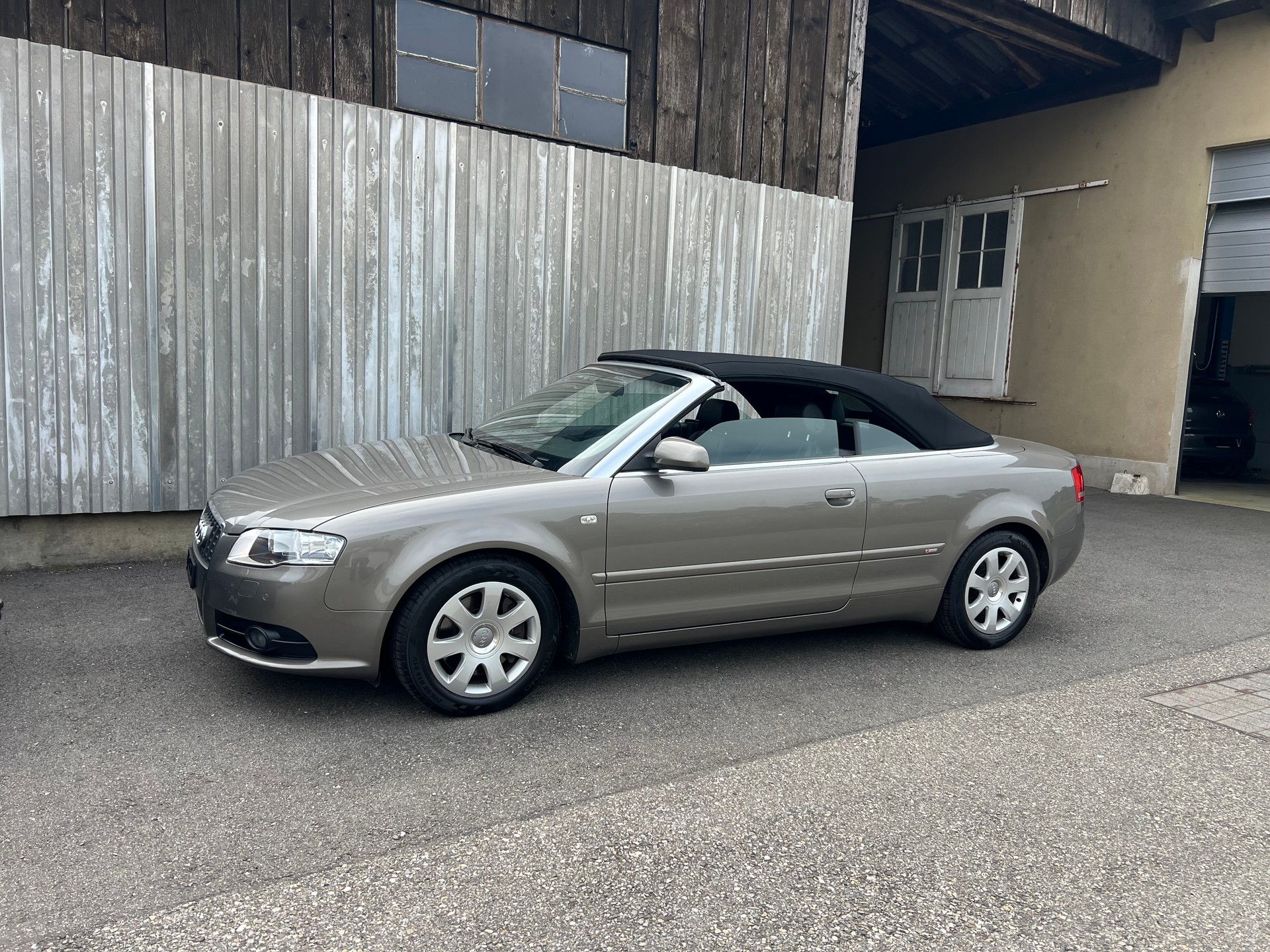 AUDI A4 Cabriolet 3.0 TDI quattro-image-9