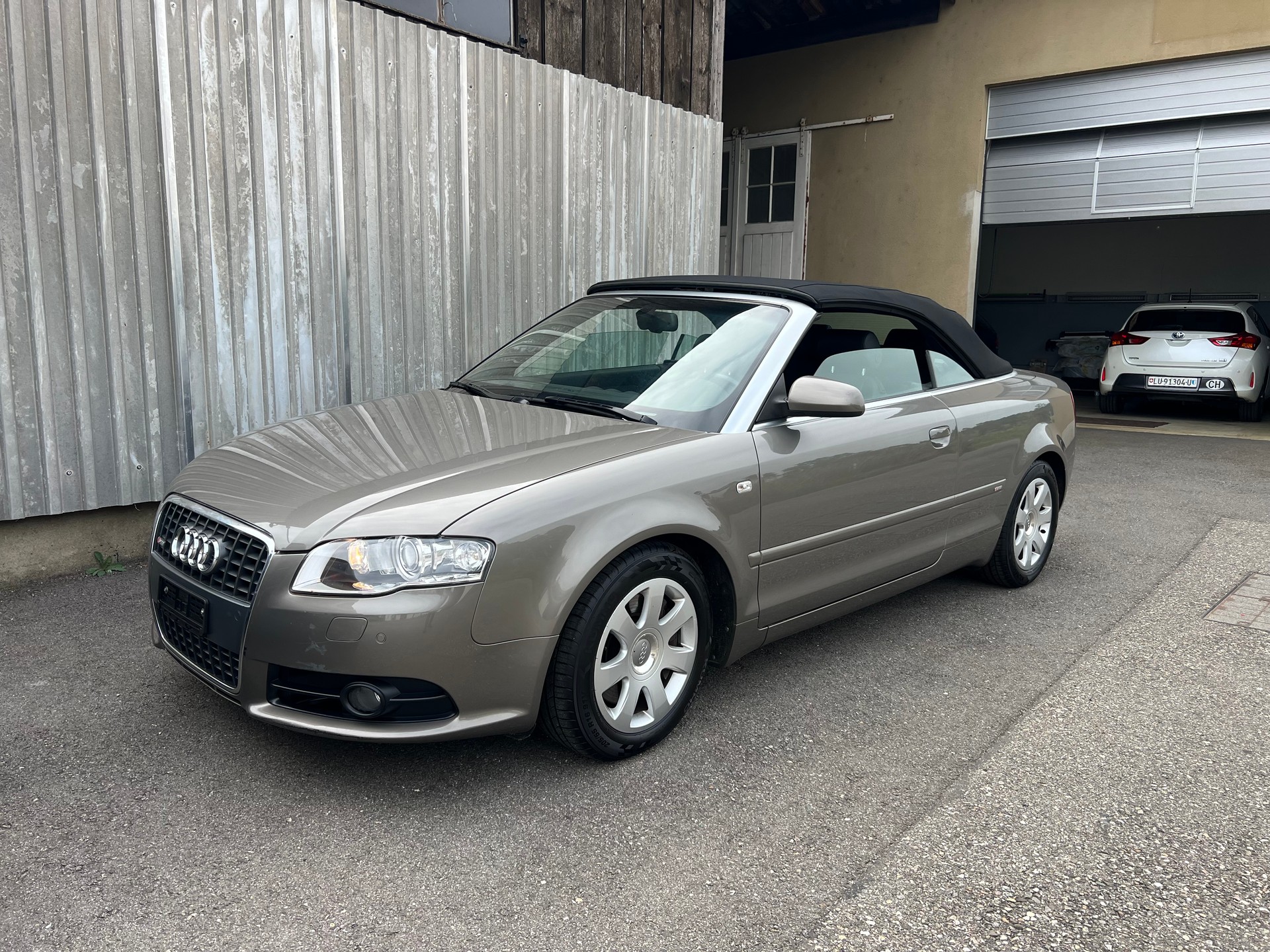 AUDI A4 Cabriolet 3.0 TDI quattro-image-11