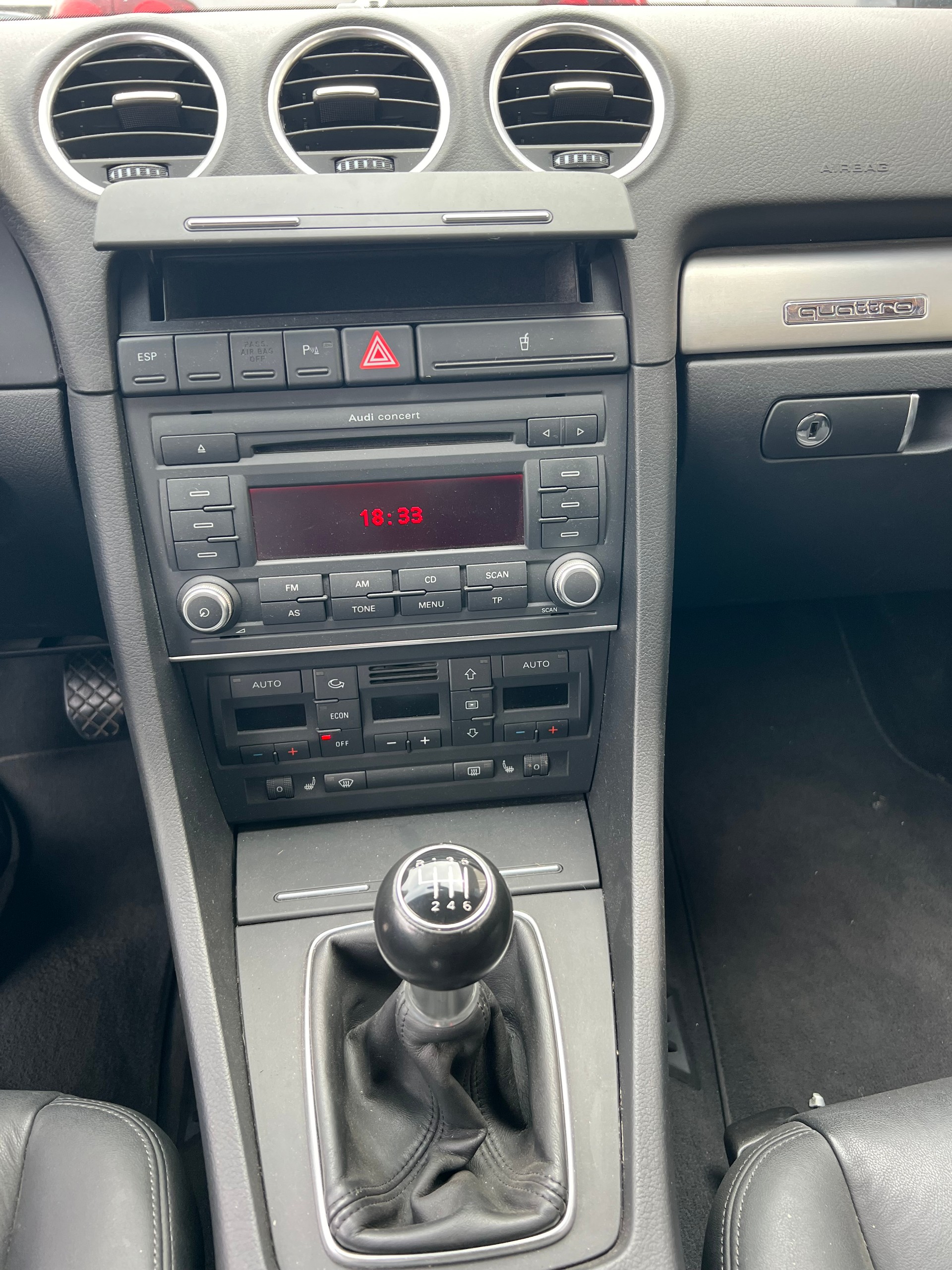 AUDI A4 Cabriolet 3.0 TDI quattro-image-14