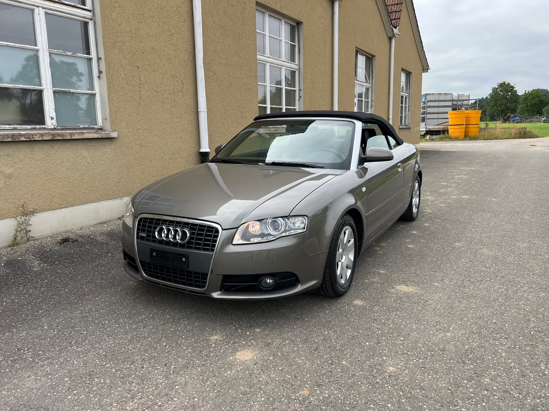 AUDI A4 Cabriolet 3.0 TDI quattro-image-7