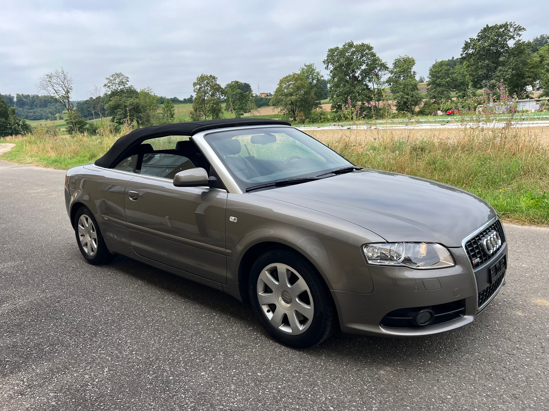 AUDI A4 Cabriolet 3.0 TDI quattro-image-2