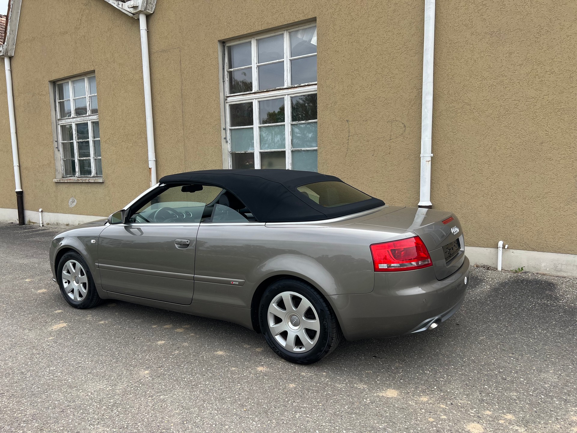 AUDI A4 Cabriolet 3.0 TDI quattro-image-4