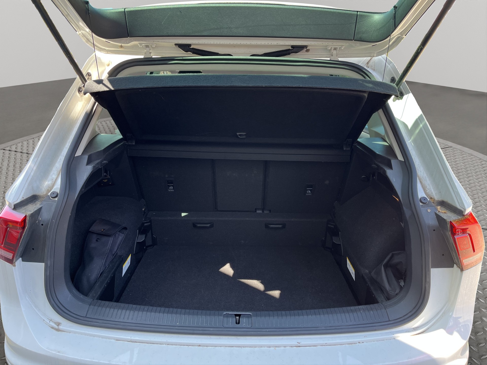 VW Tiguan 1.5TSI Evo Starter-image-11