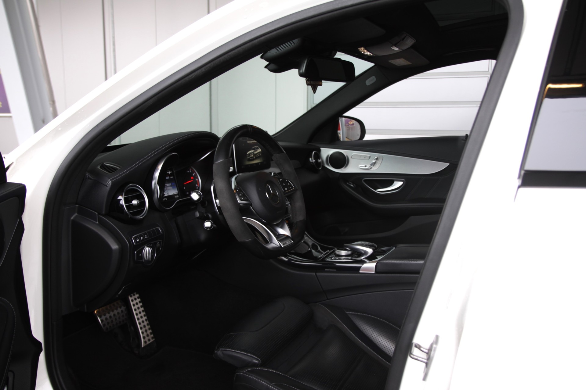 MERCEDES-BENZ C 63 S AMG Speedshift-image-13