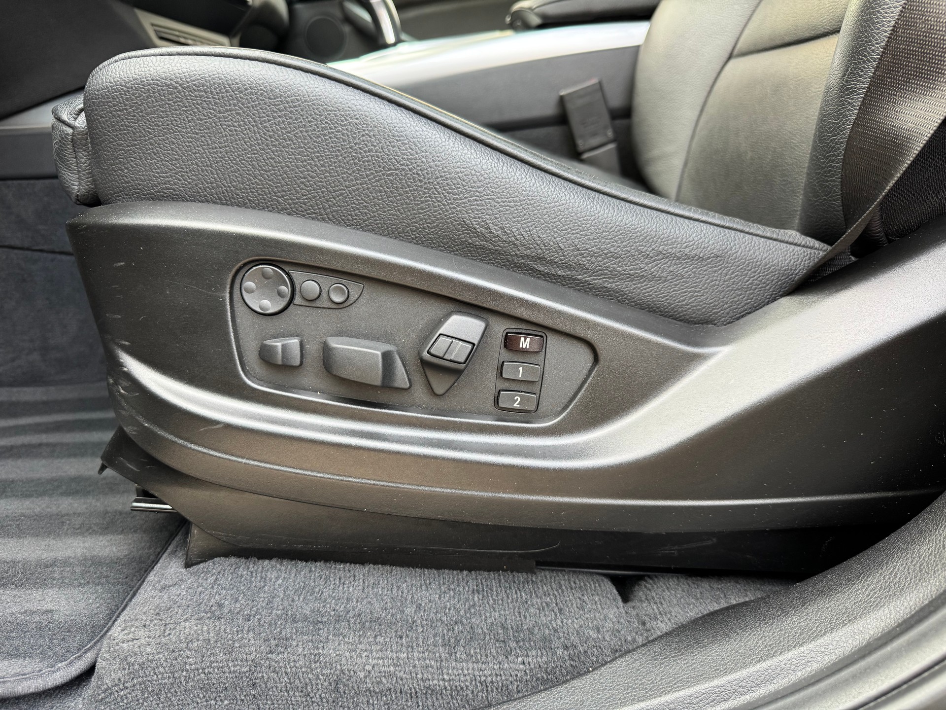 BMW X5 xDrive 40d Steptronic M-Sport-image-13
