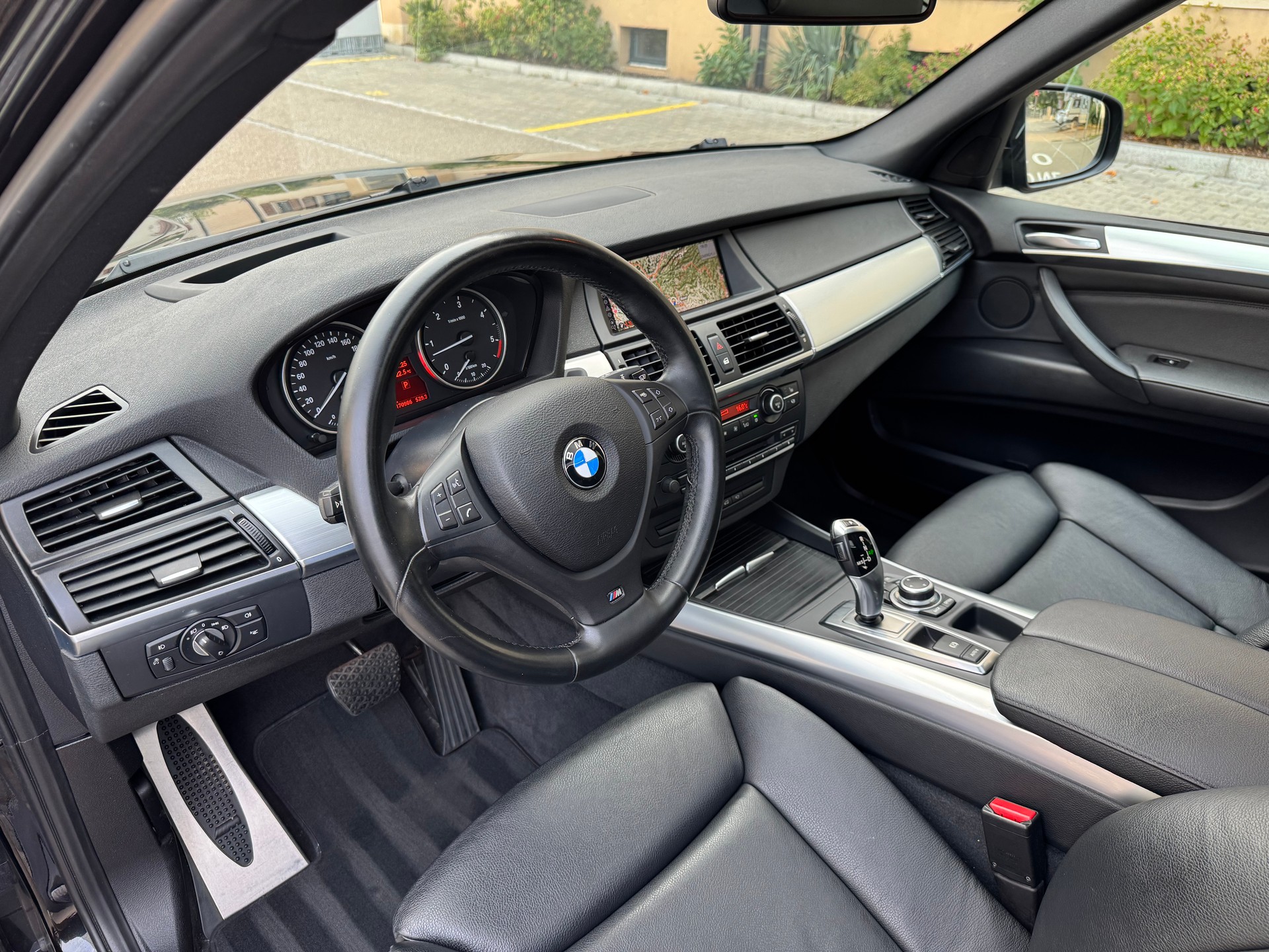 BMW X5 xDrive 40d Steptronic M-Sport-image-9