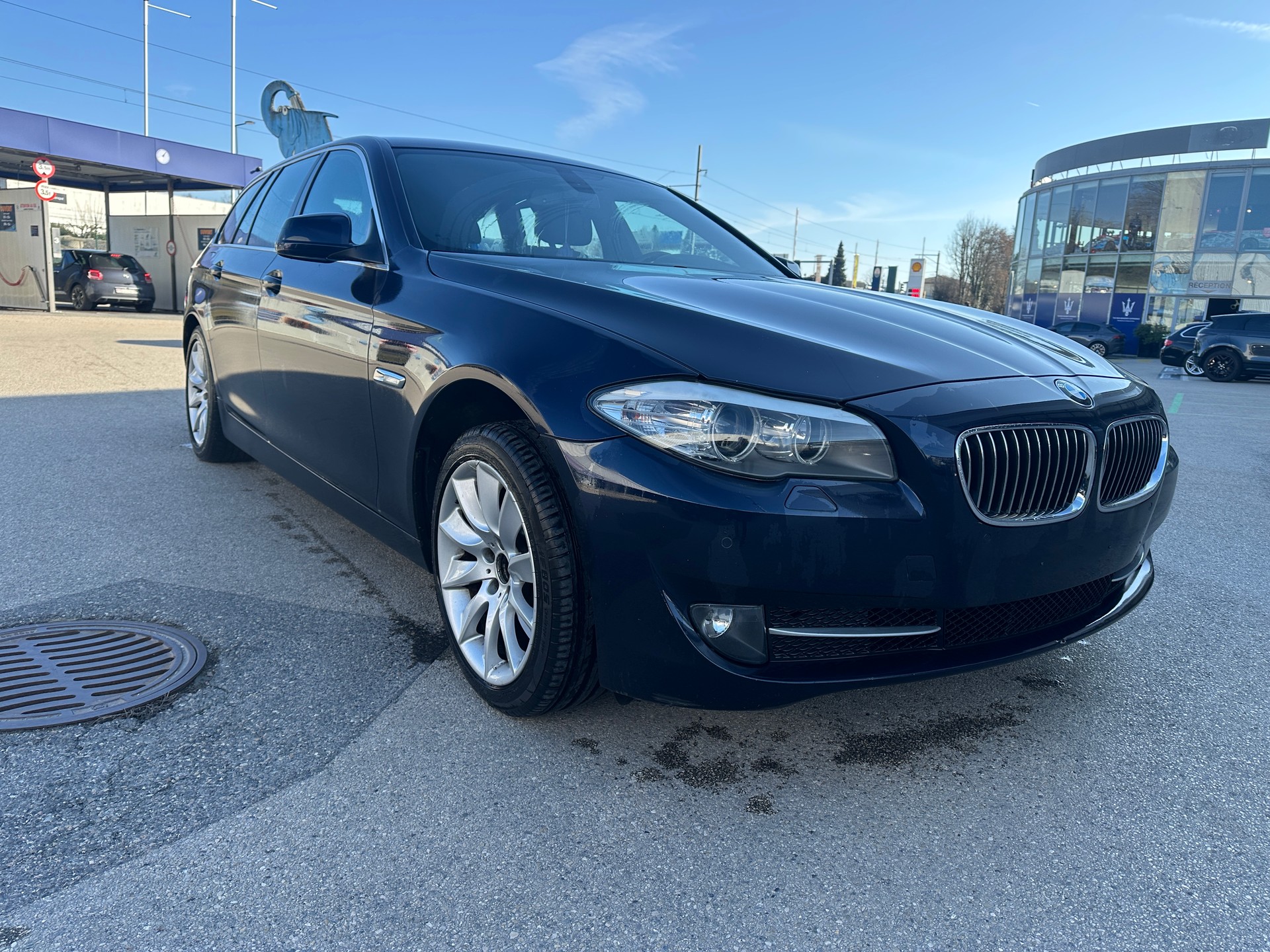 BMW 520d Touring-image-1