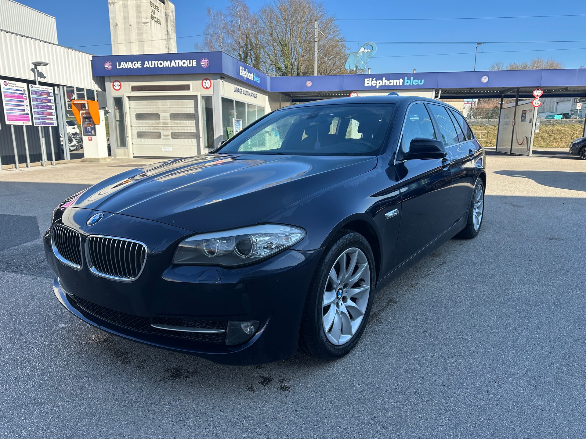 BMW 520d Touring-image-0