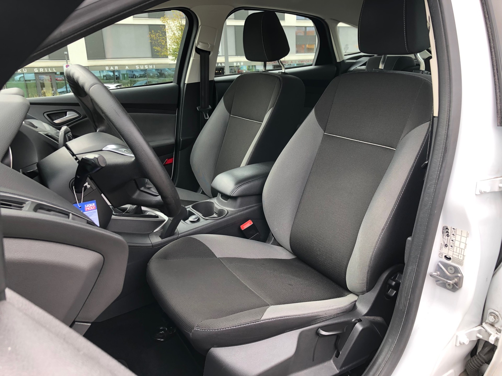 FORD Focus 1.0 SCTi Trend-image-8