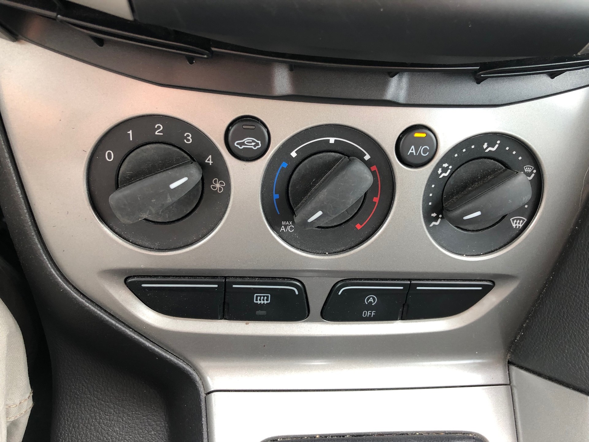 FORD Focus 1.0 SCTi Trend-image-14