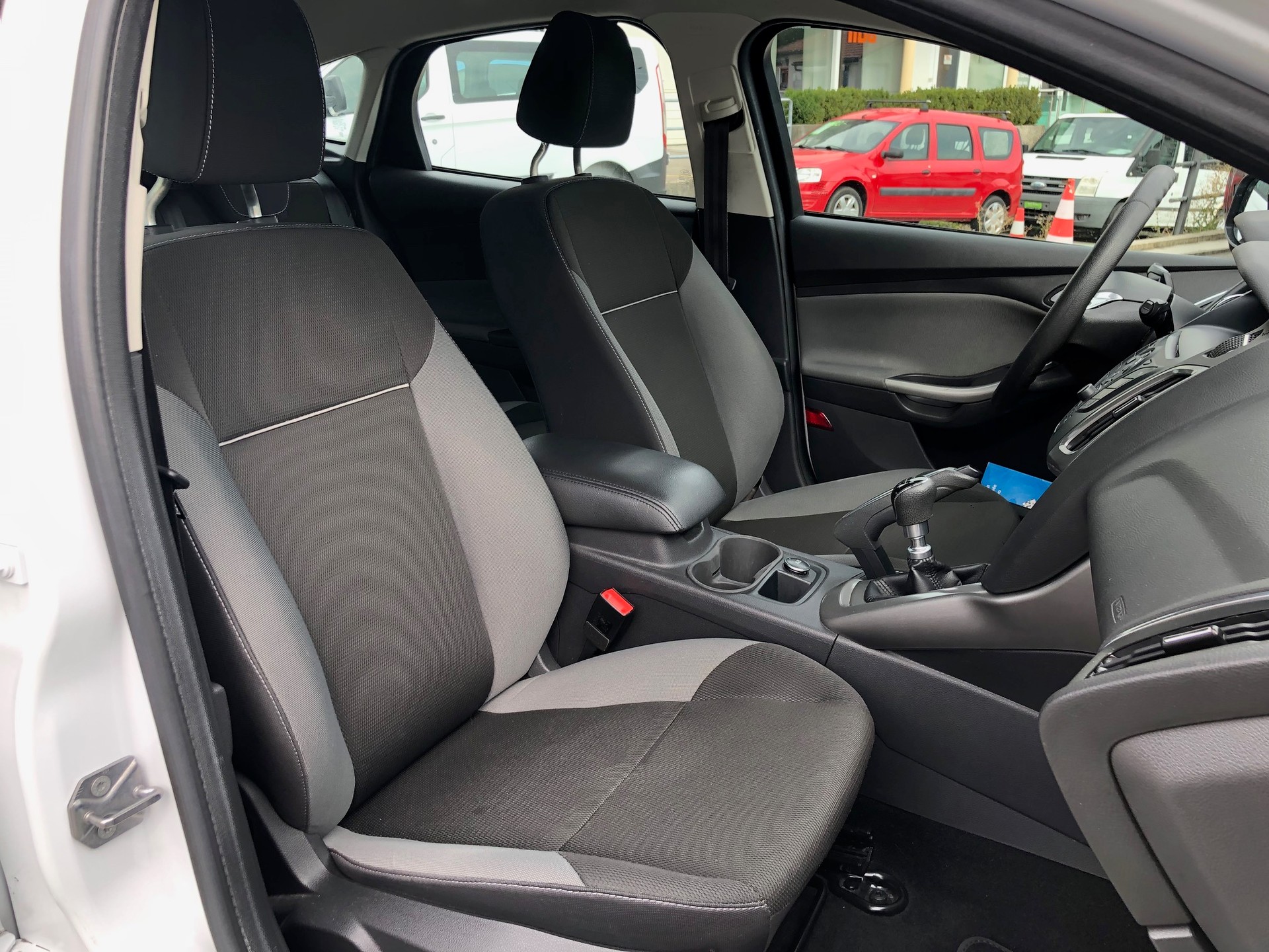FORD Focus 1.0 SCTi Trend-image-17