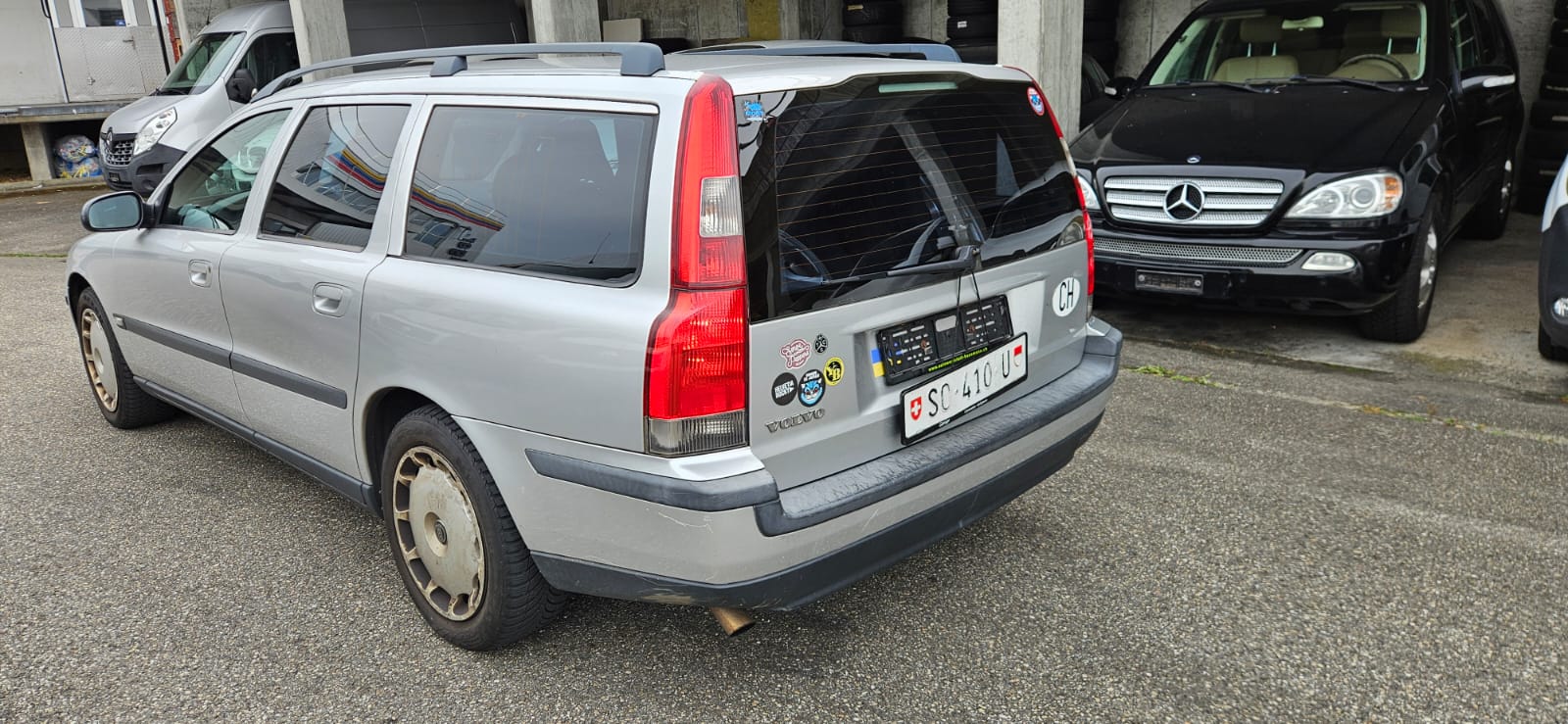 VOLVO V70 2.4T-image-2
