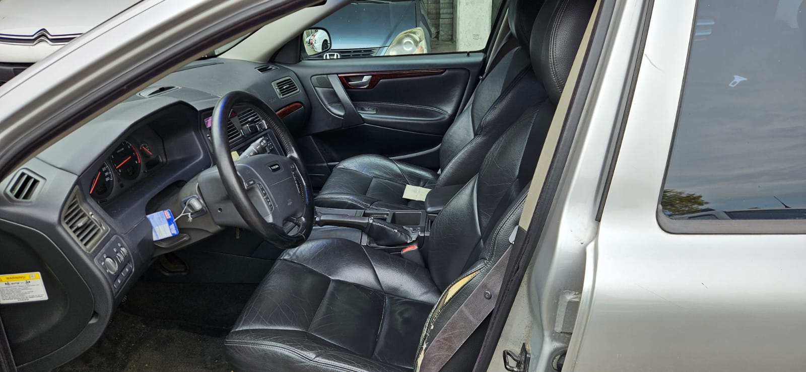 VOLVO V70 2.4T-image-6