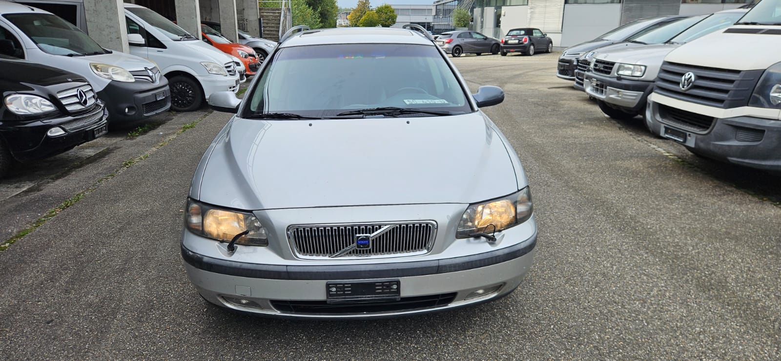 VOLVO V70 2.4T-image-3