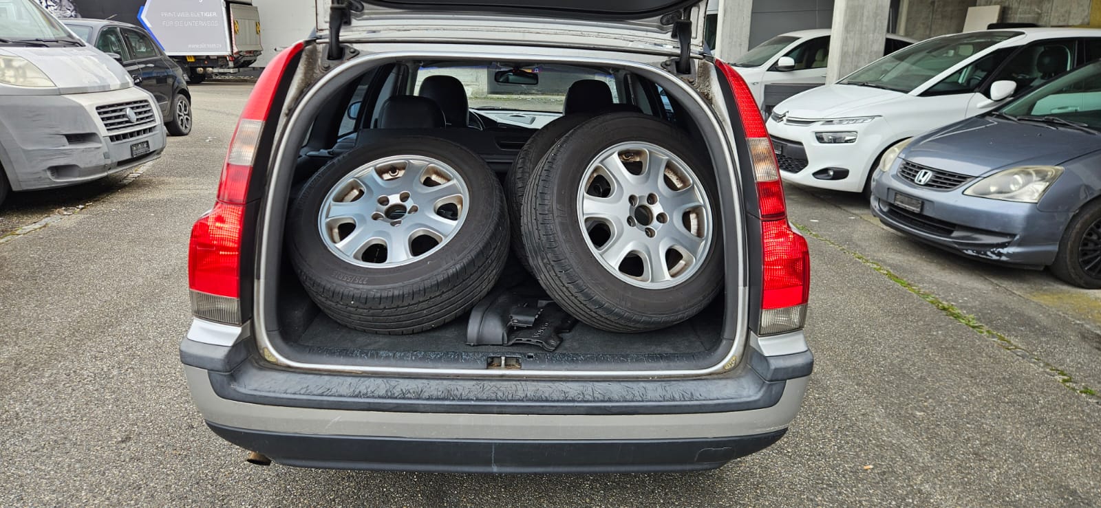 VOLVO V70 2.4T-image-4