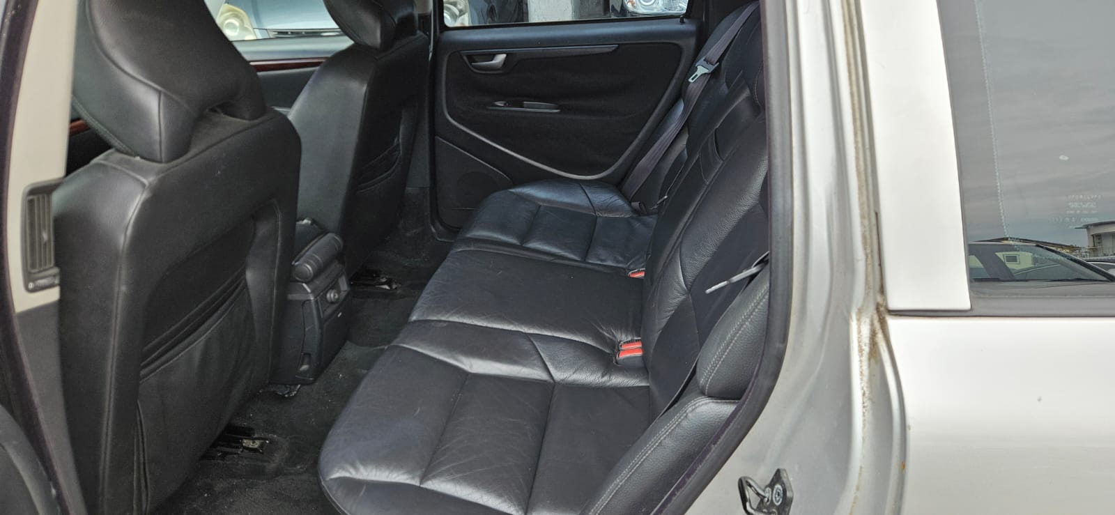 VOLVO V70 2.4T-image-7