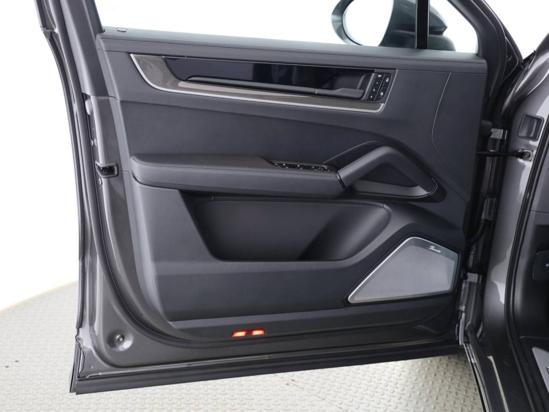 PORSCHE Cayenne S E-Hybrid Coupé-image-9