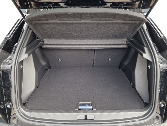 PEUGEOT 2008 1.2 Hybrid Allure Premium-image-4