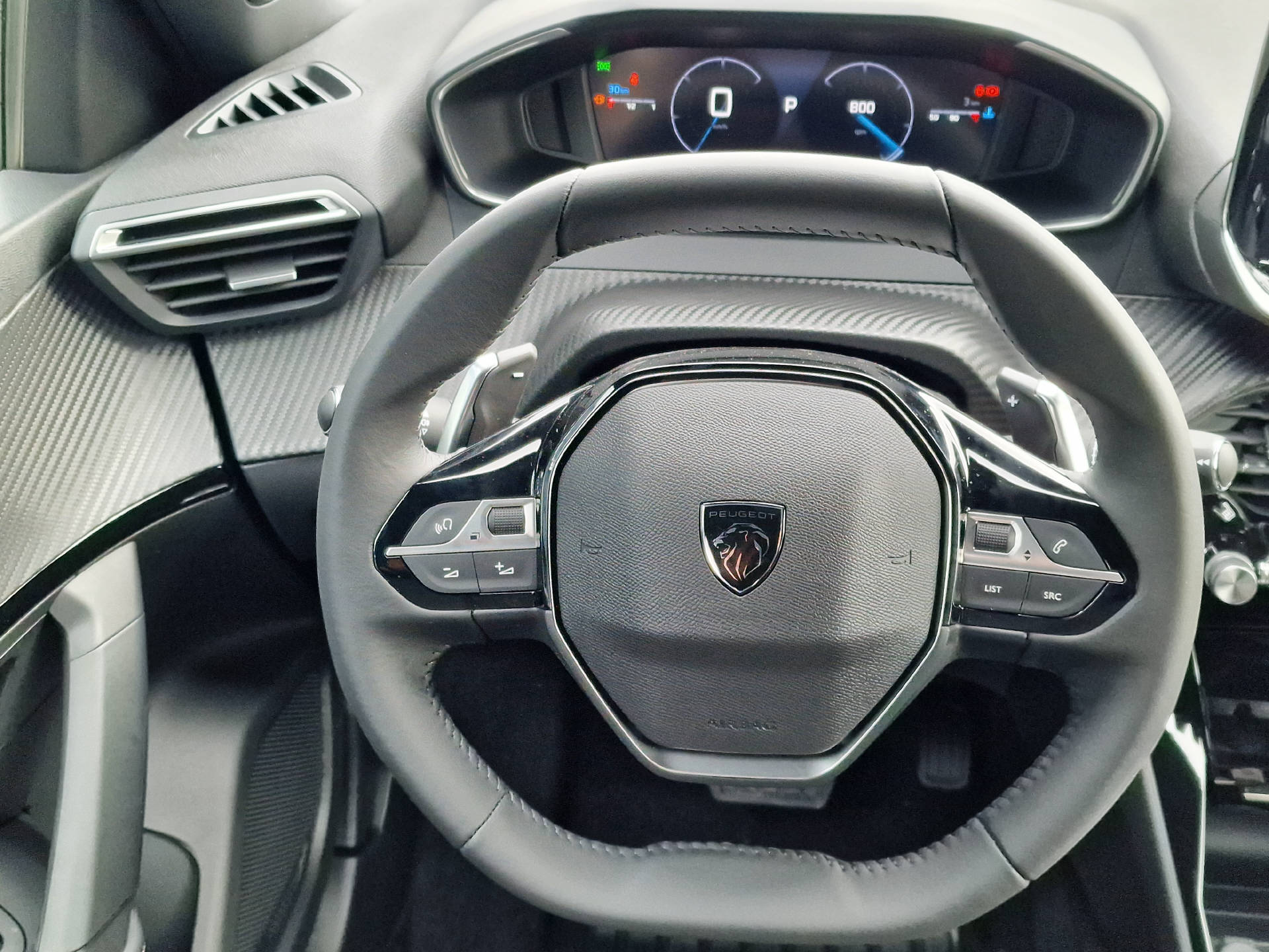 PEUGEOT 2008 1.2 Hybrid Allure Premium-image-12