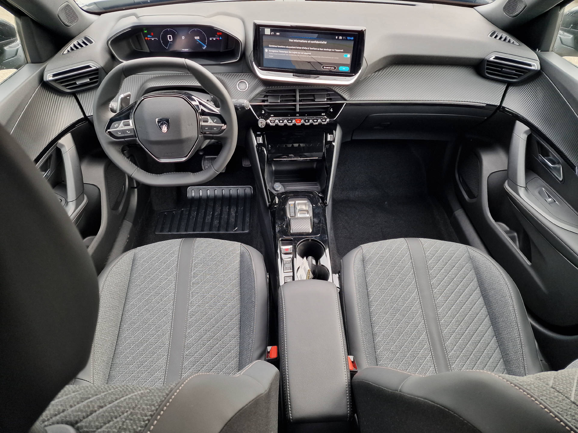 PEUGEOT 2008 1.2 Hybrid Allure Premium-image-13