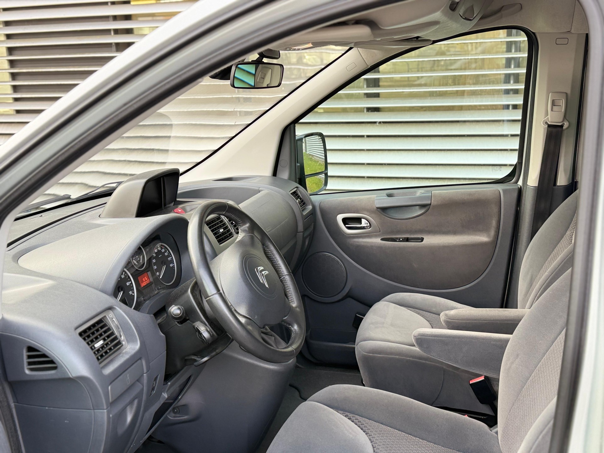 CITROEN Jumpy 2.0 HDi L2H1 Seduction A 8 PLATZ-image-11