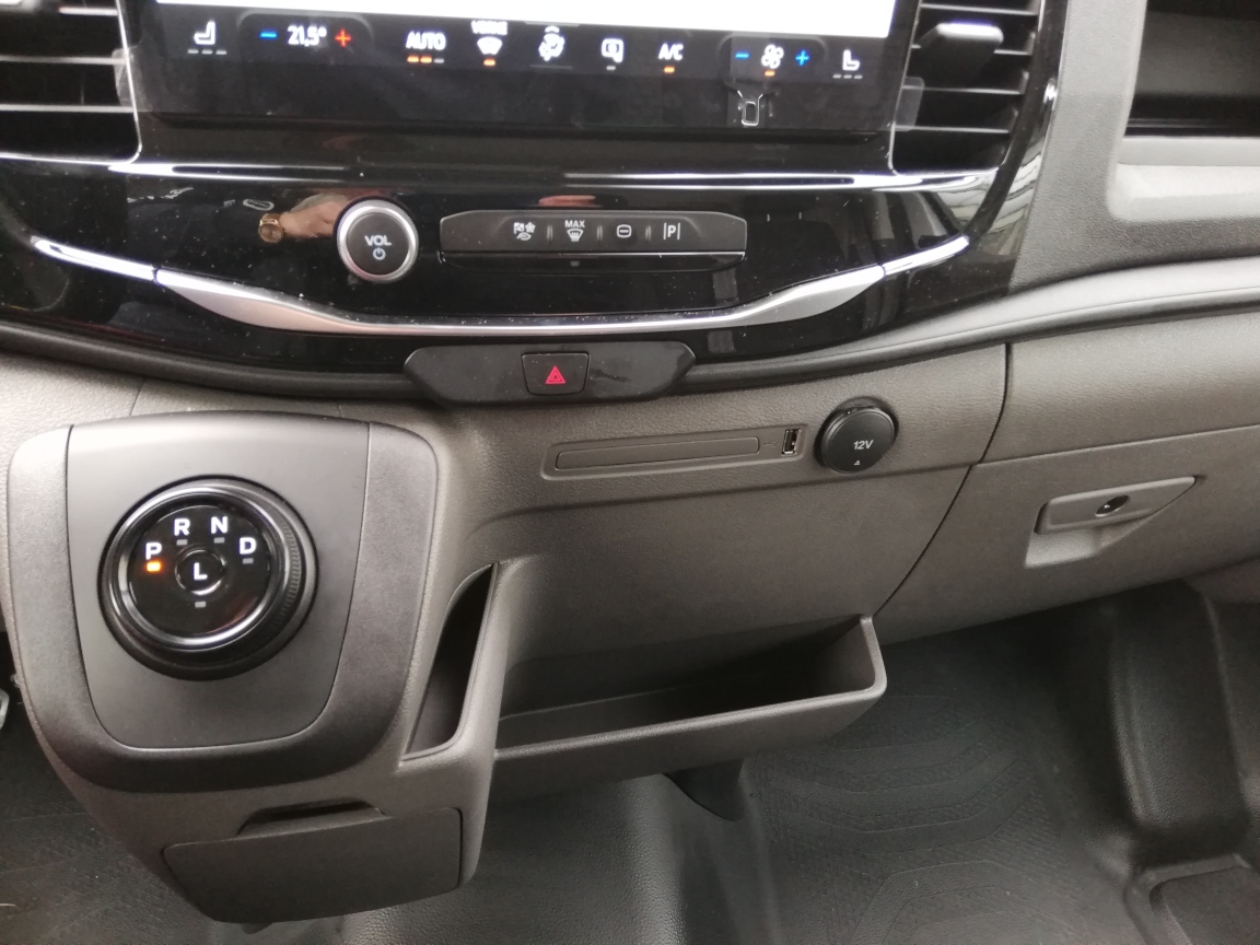 FORD E-Transit Van 350 L3H2 67kWh Trend-image-14