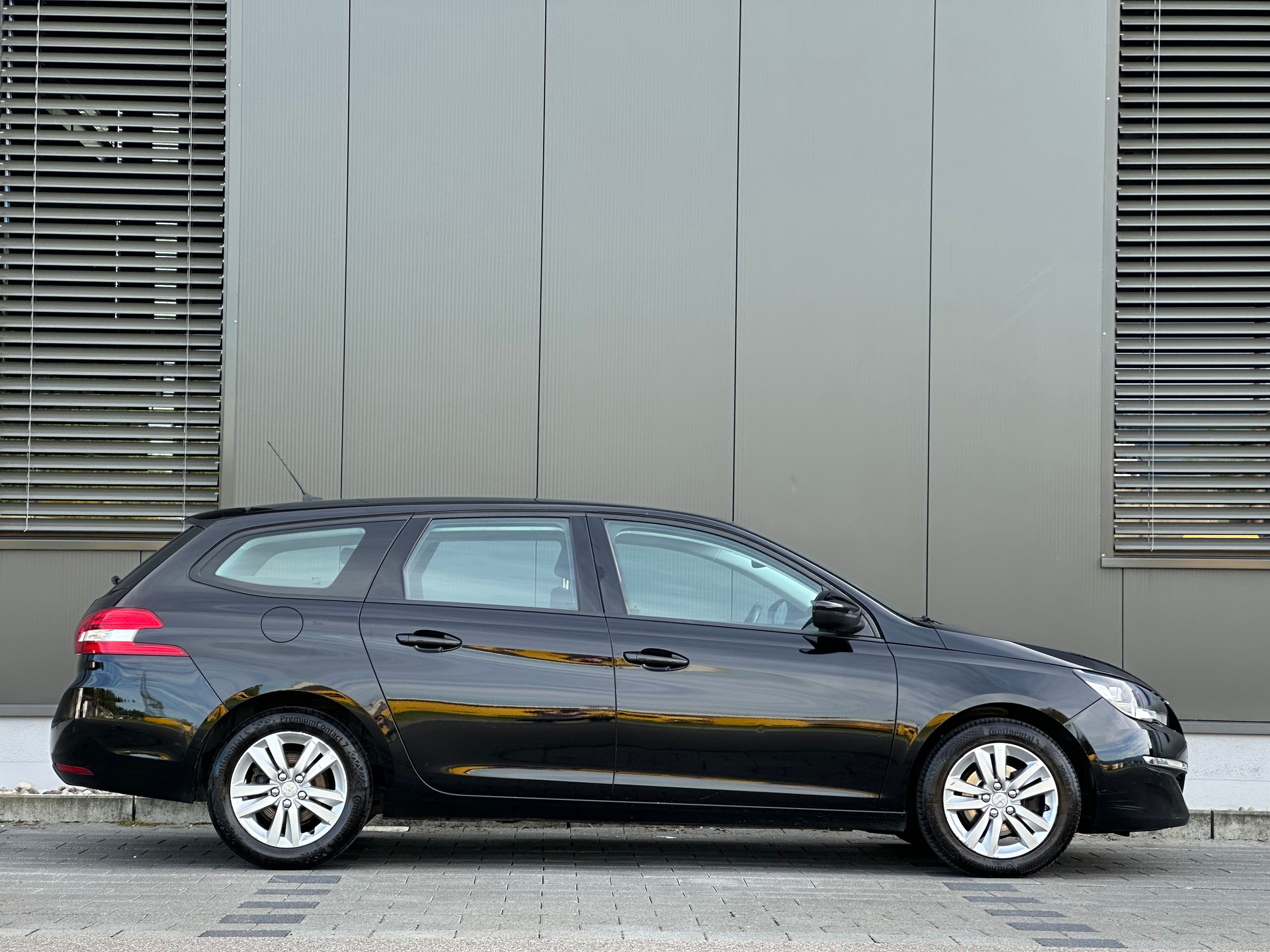PEUGEOT 308 SW 1.2 THP Style-image-4