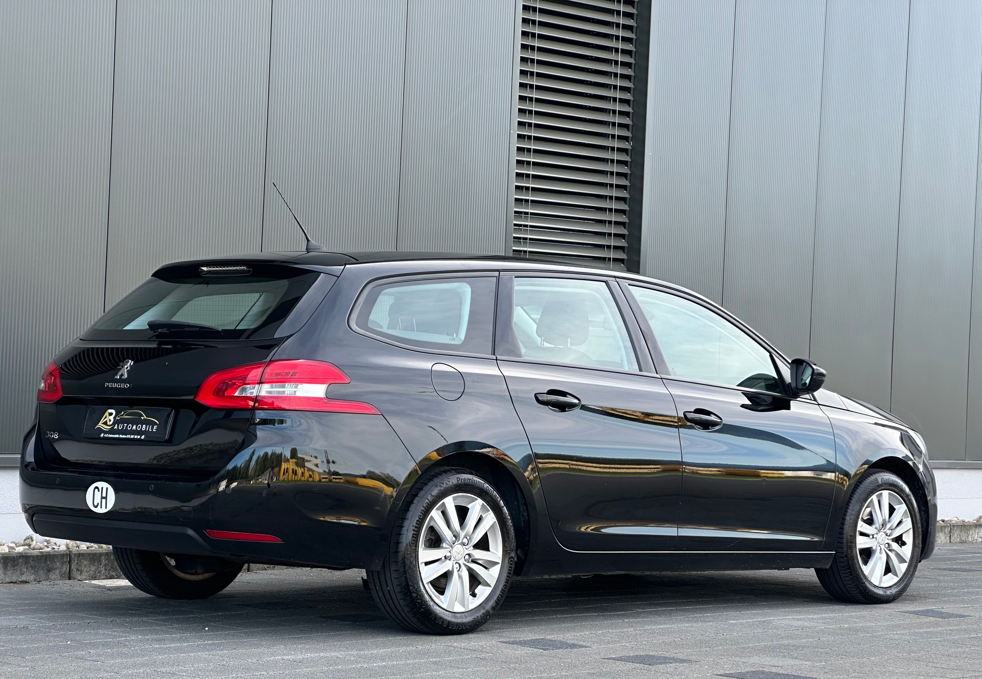 PEUGEOT 308 SW 1.2 THP Style-image-5