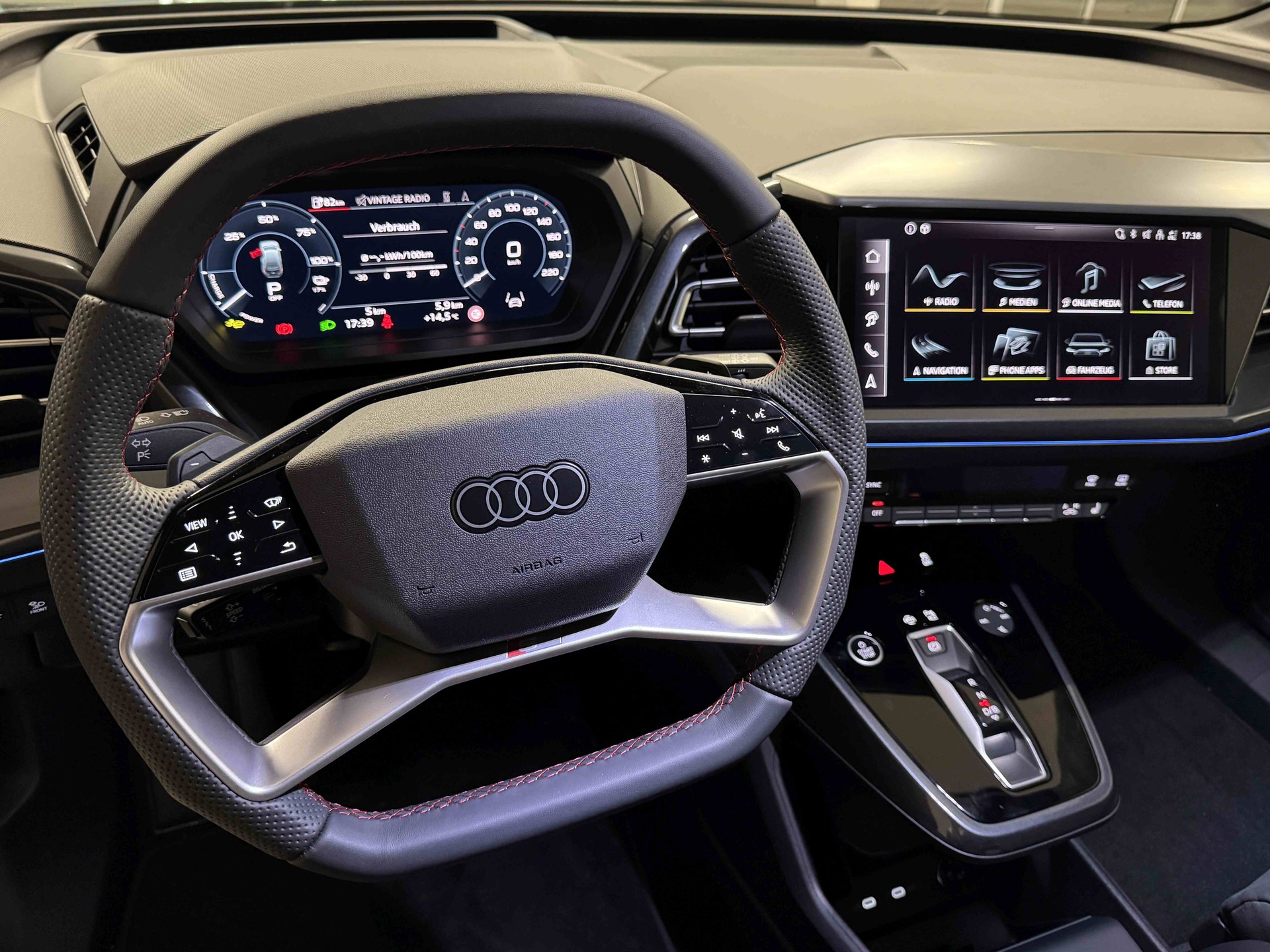AUDI Q4 e-tron 45 Edition Swiss Ski quattro-image-8