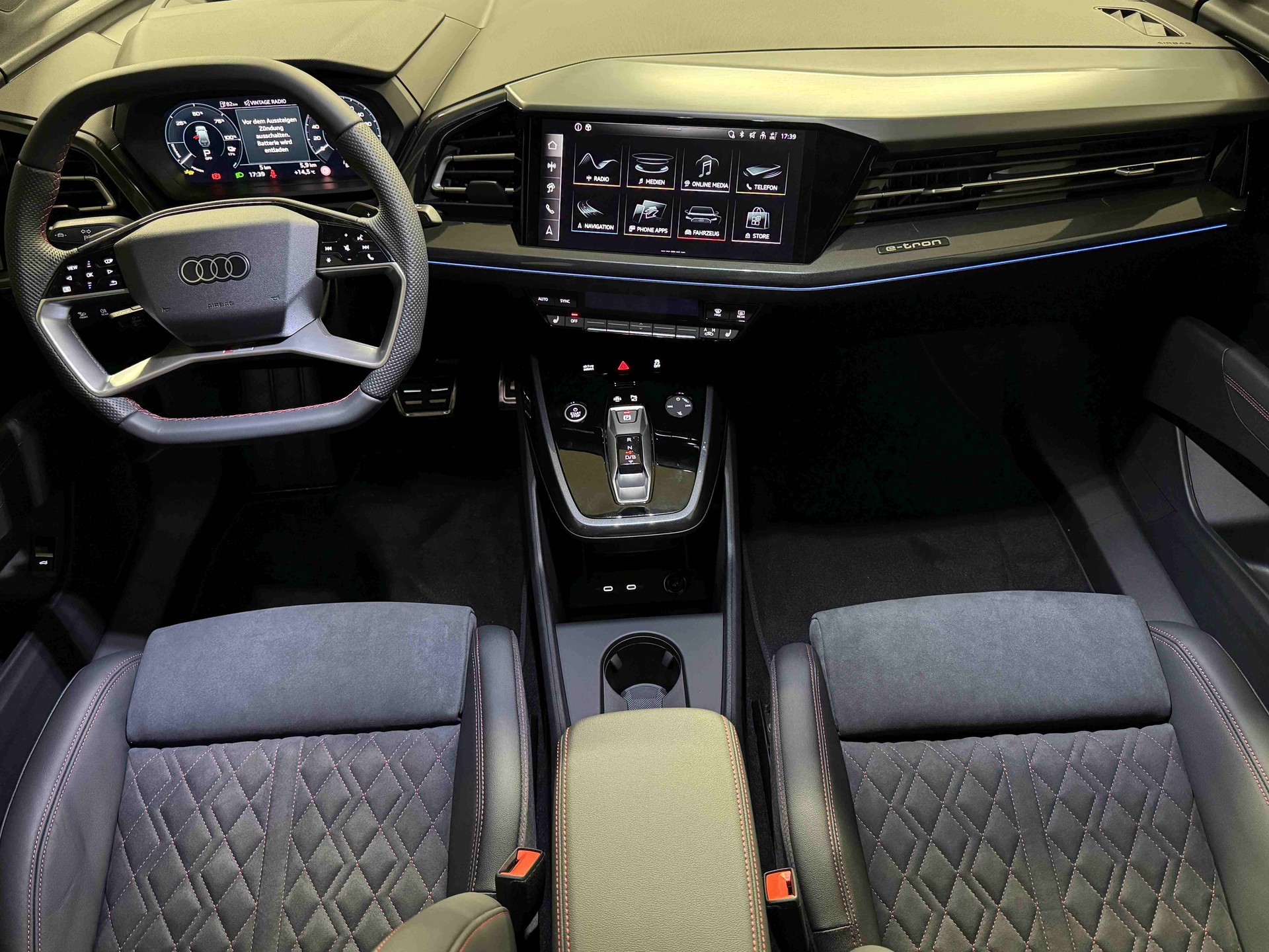 AUDI Q4 e-tron 45 Edition Swiss Ski quattro-image-9