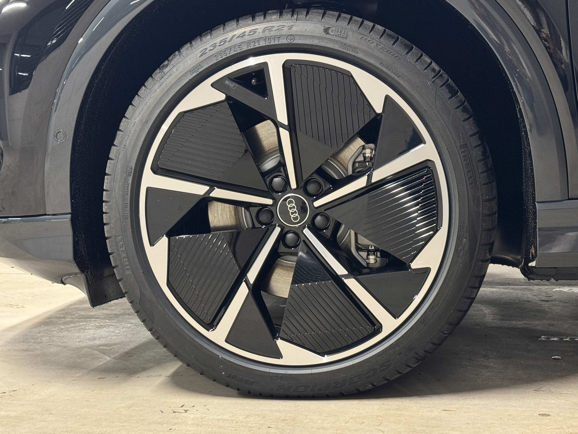 AUDI Q4 e-tron 45 Edition Swiss Ski quattro-image-16