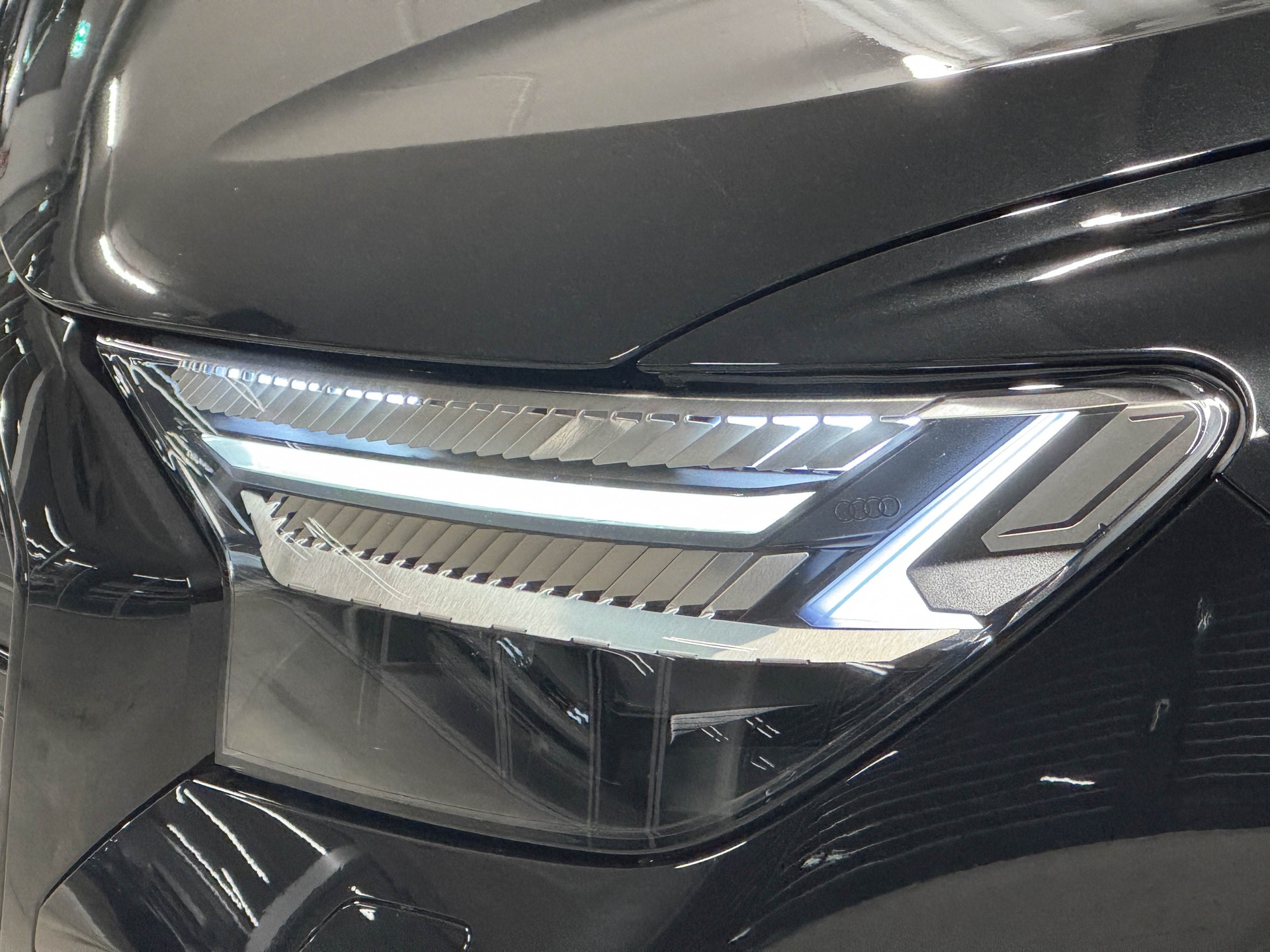 AUDI Q4 e-tron 45 Edition Swiss Ski quattro-image-6
