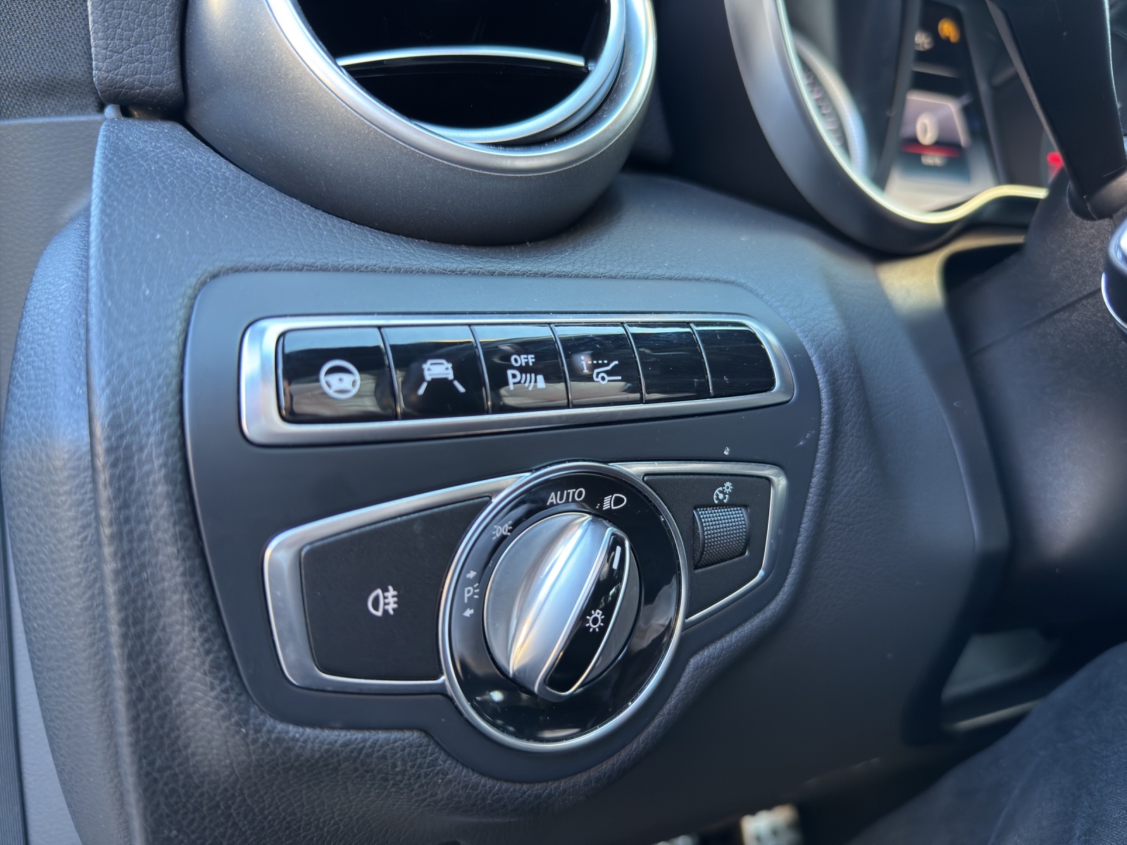 MERCEDES-BENZ C 250 BlueTEC AMG Line 4Matic 7G-Tronic-image-9