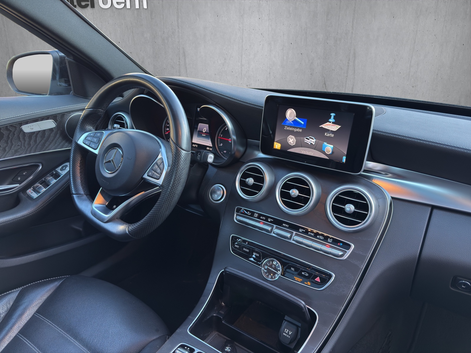 MERCEDES-BENZ C 250 BlueTEC AMG Line 4Matic 7G-Tronic-image-11