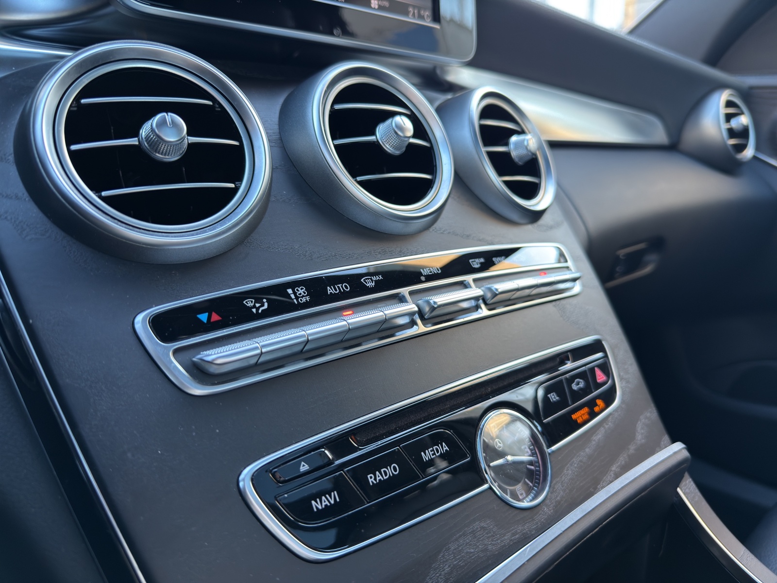 MERCEDES-BENZ C 250 BlueTEC AMG Line 4Matic 7G-Tronic-image-14