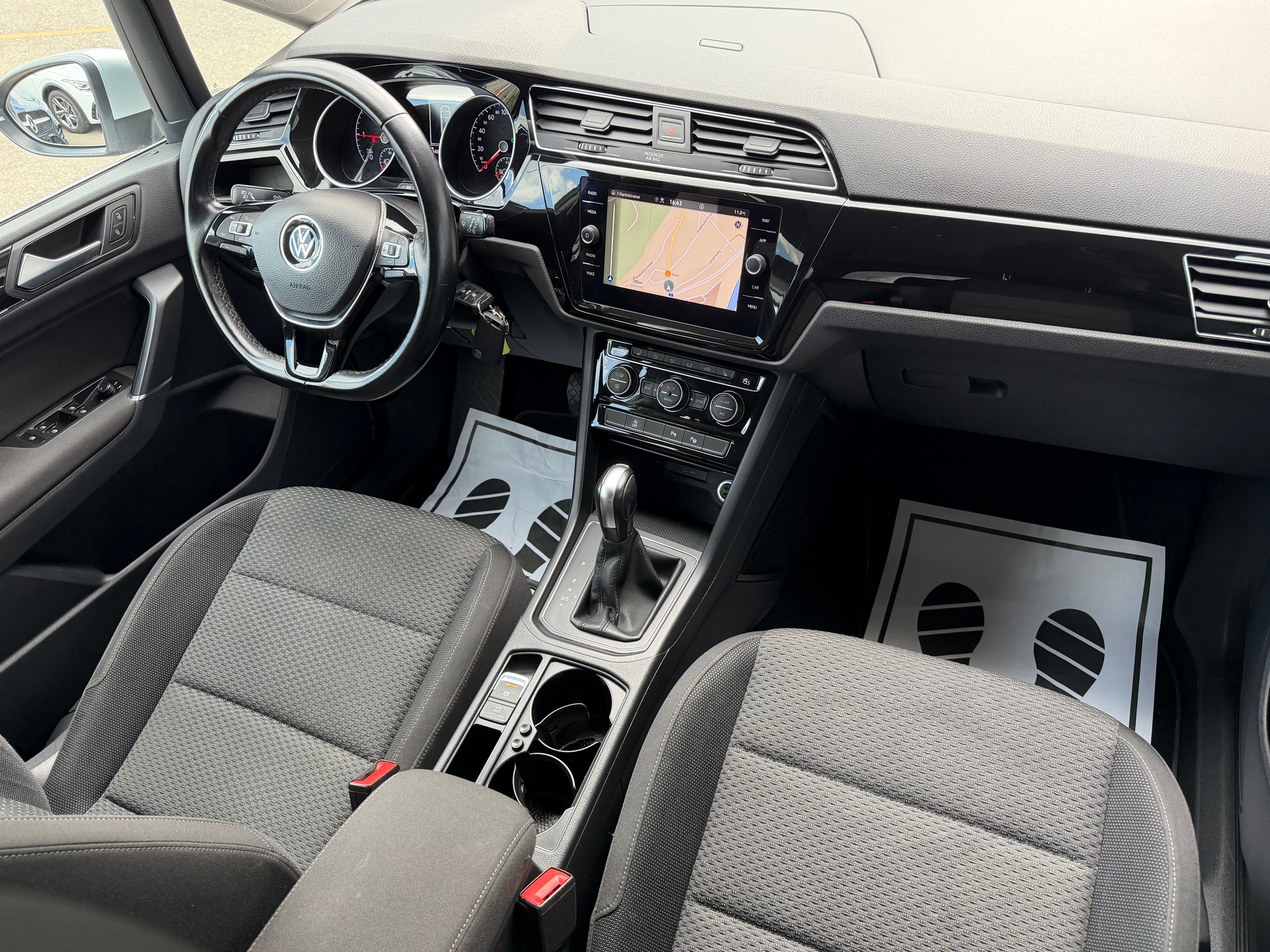 VW Touran 2.0 TDI BlueMotion Technology Comfortline DSG-image-9