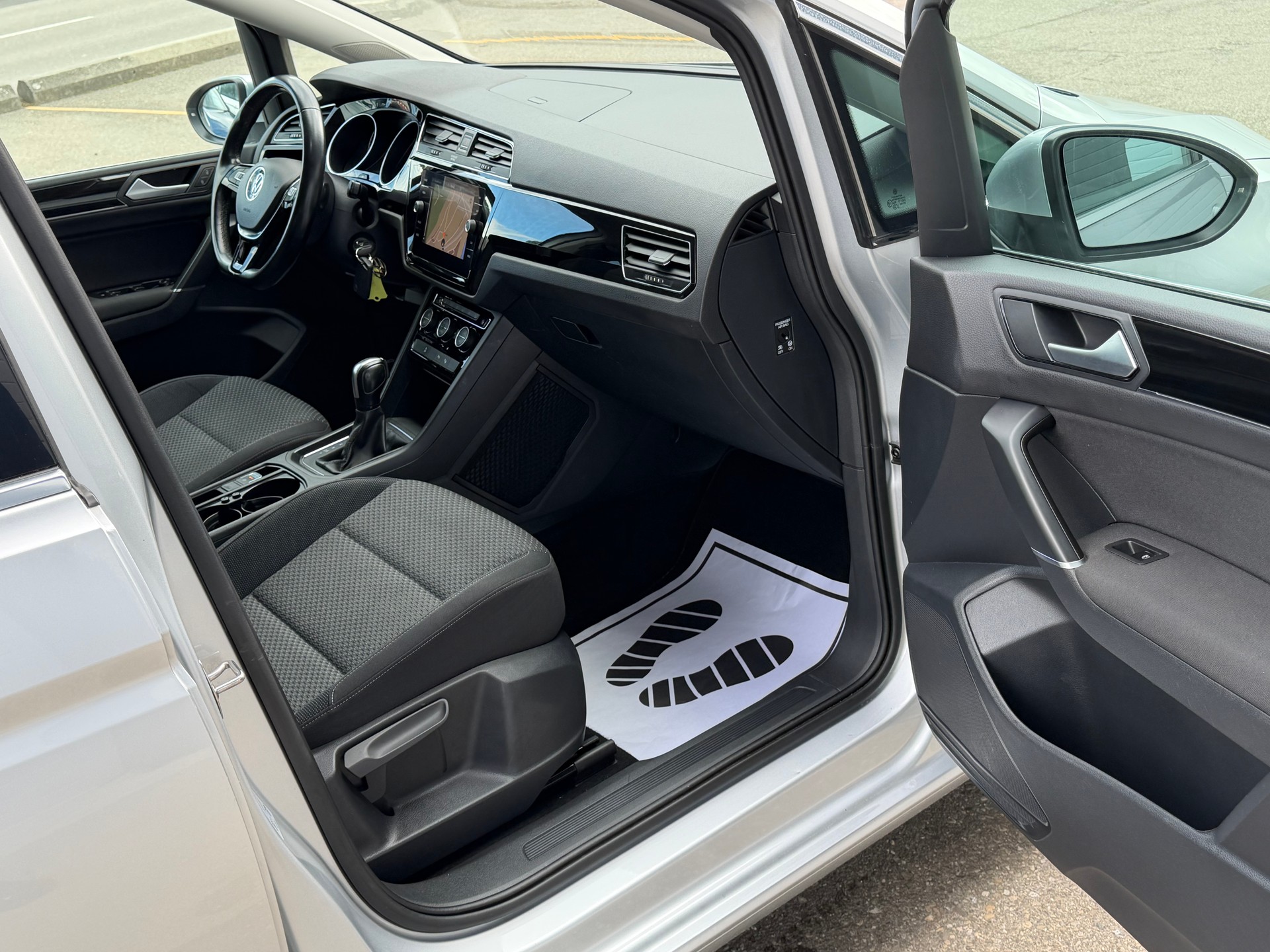 VW Touran 2.0 TDI BlueMotion Technology Comfortline DSG-image-8