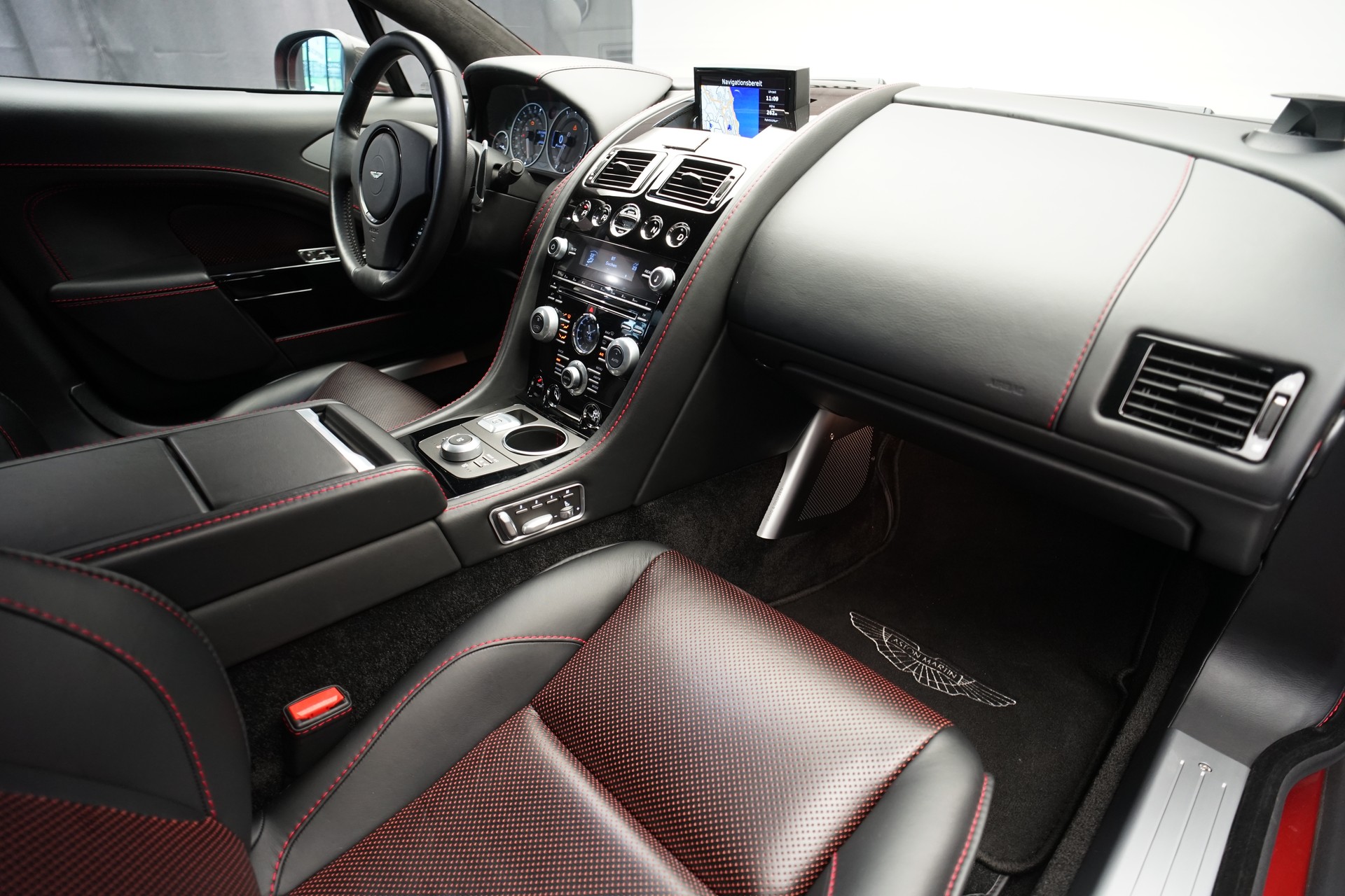 ASTON MARTIN Rapide S 5.9 V12 Touchtronic 3 *CH-Fahrzeug* *Carbon* *Exklusives Interieur*-image-16
