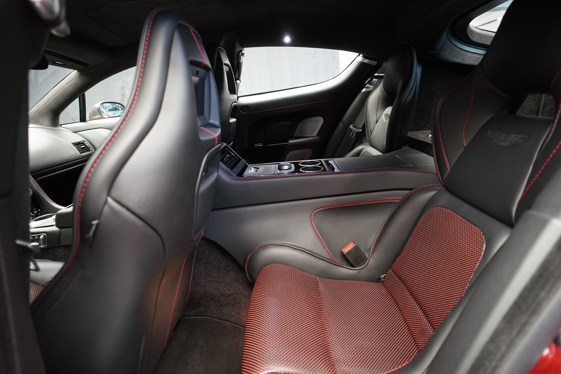 ASTON MARTIN Rapide S 5.9 V12 Touchtronic 3 *CH-Fahrzeug* *Carbon* *Exklusives Interieur*-image-19