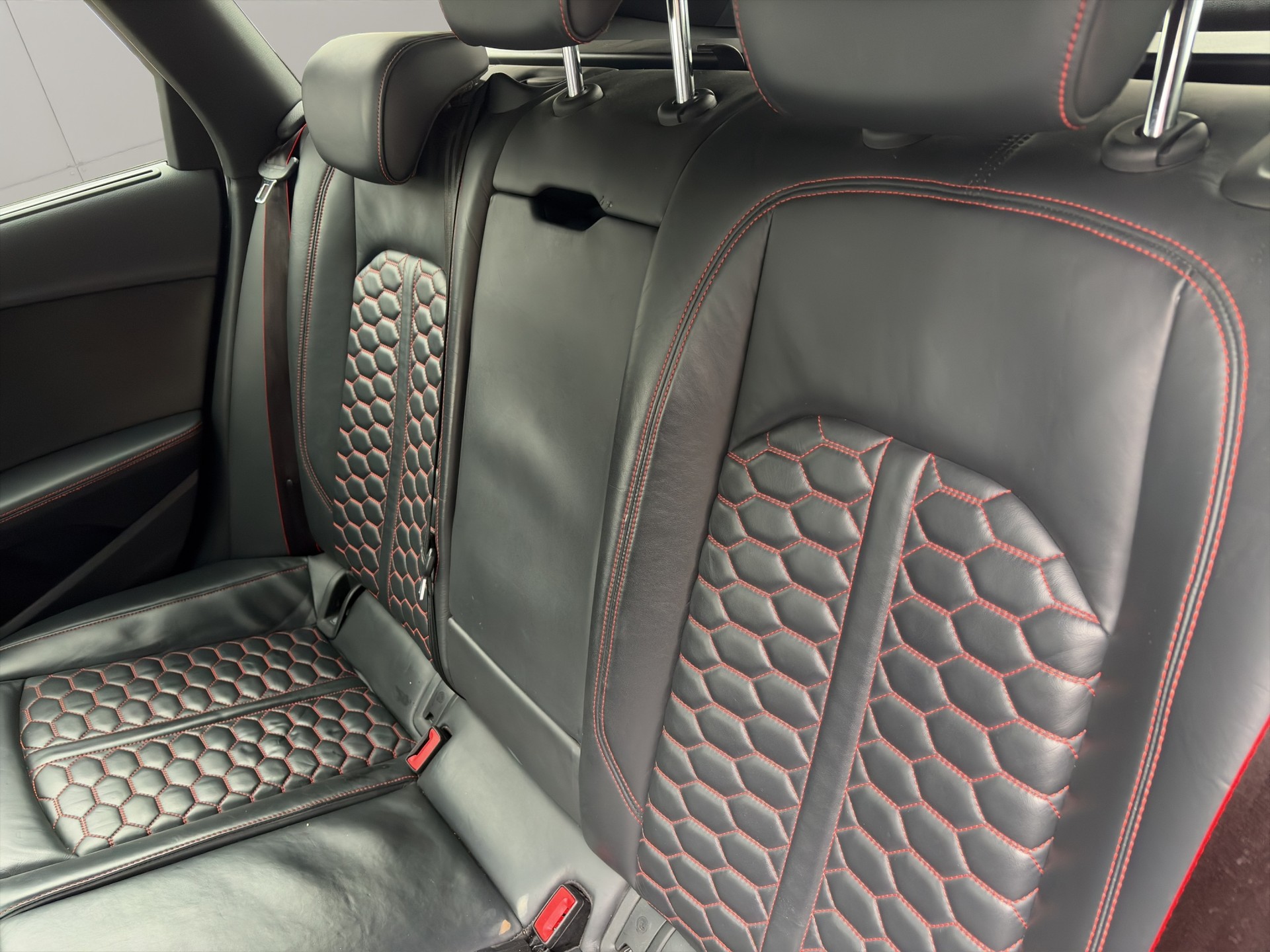 AUDI RS4 Avant quattro tiptronic-image-14