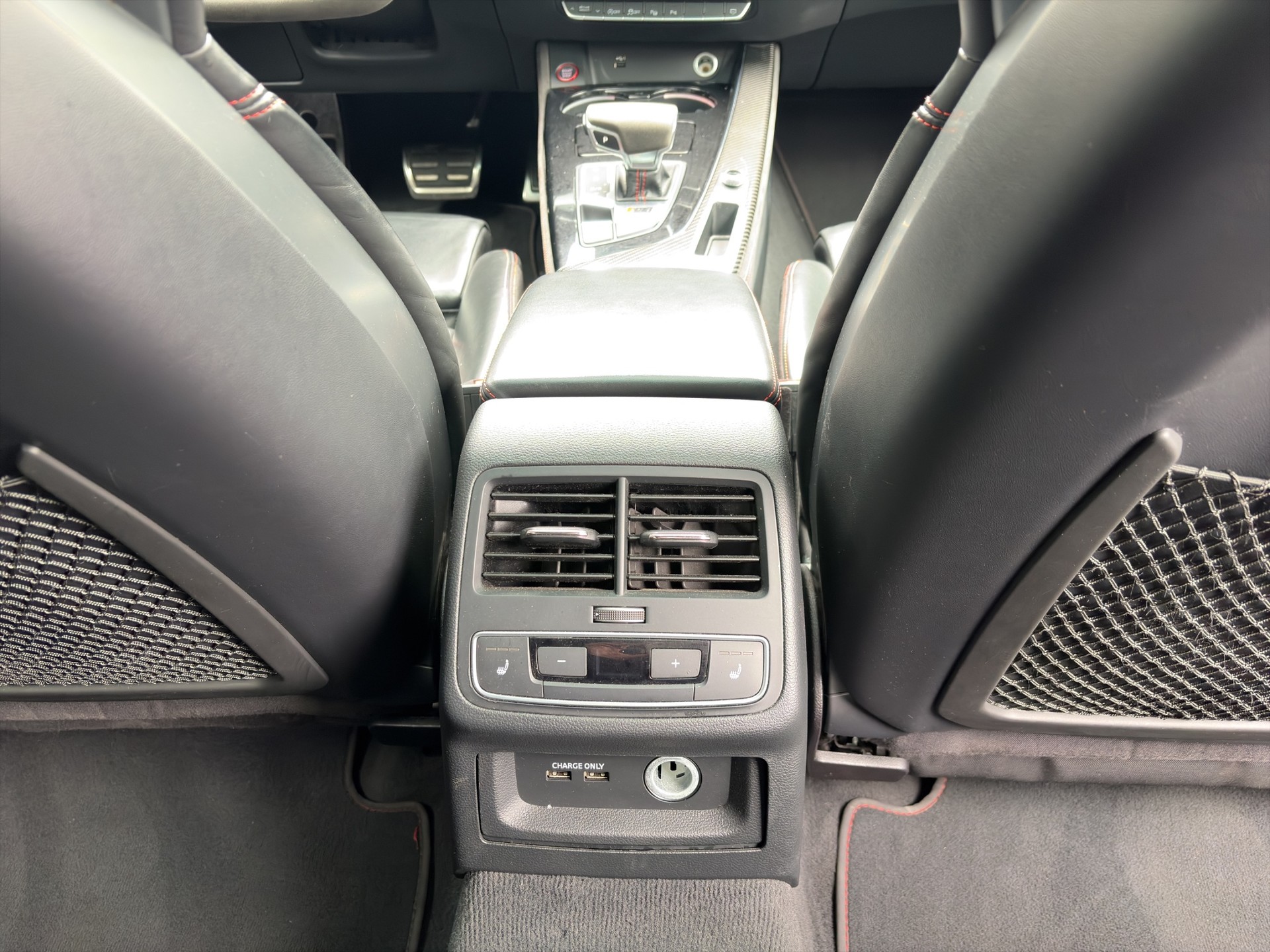 AUDI RS4 Avant quattro tiptronic-image-16