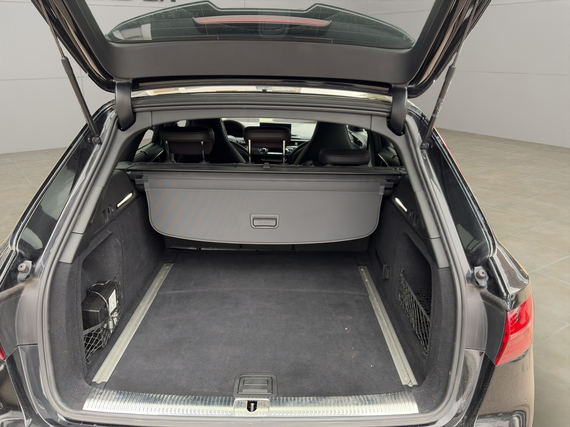 AUDI RS4 Avant quattro tiptronic-image-17