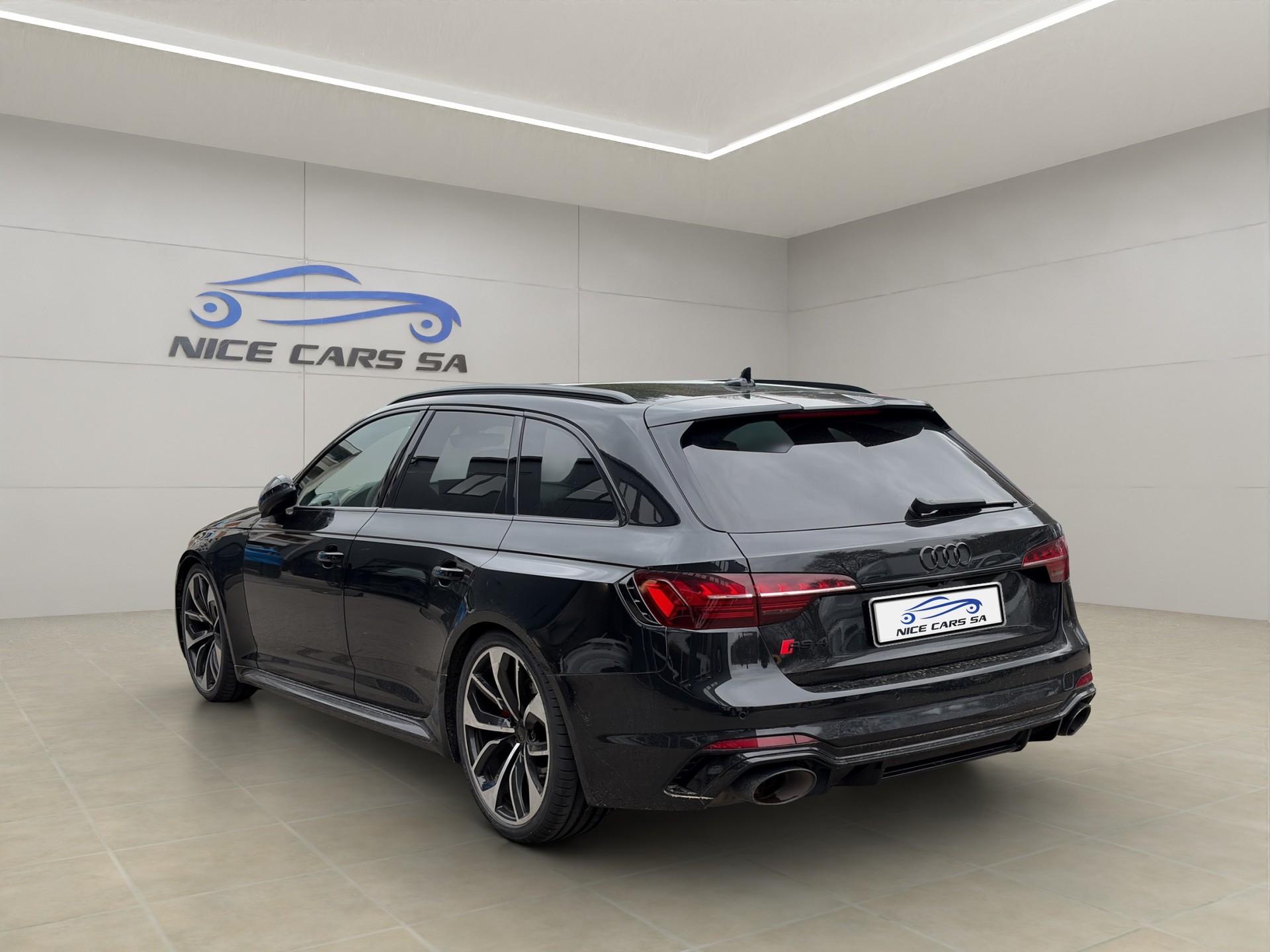 AUDI RS4 Avant quattro tiptronic-image-5