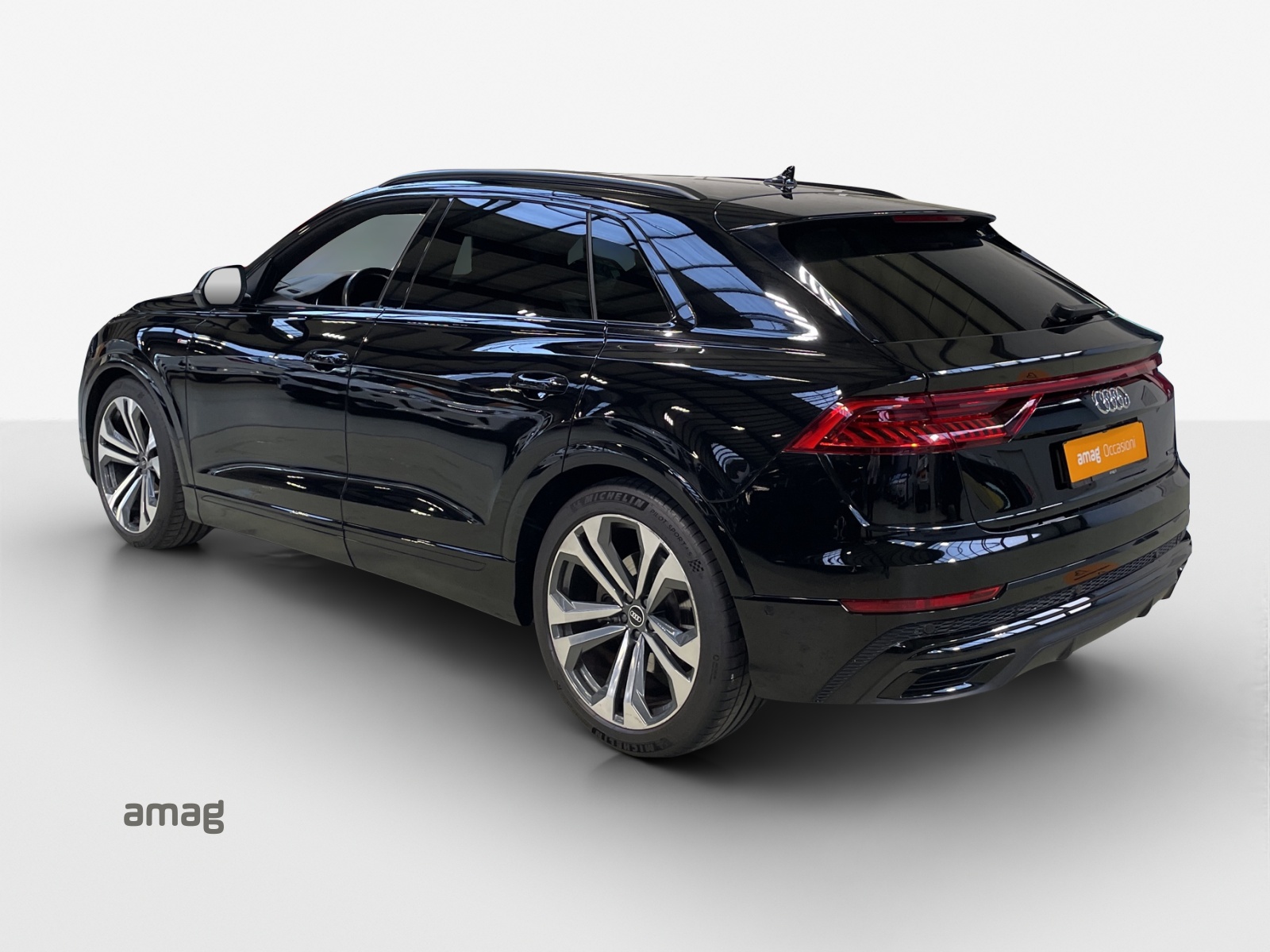 AUDI Q8 55 TFSI Black Edition quattro tiptronic-showroom-element-2