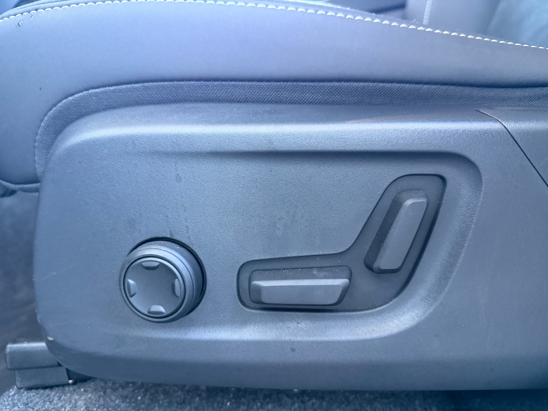 VOLVO C40 Recharge E80 AWD Ultimate HEICO-image-4