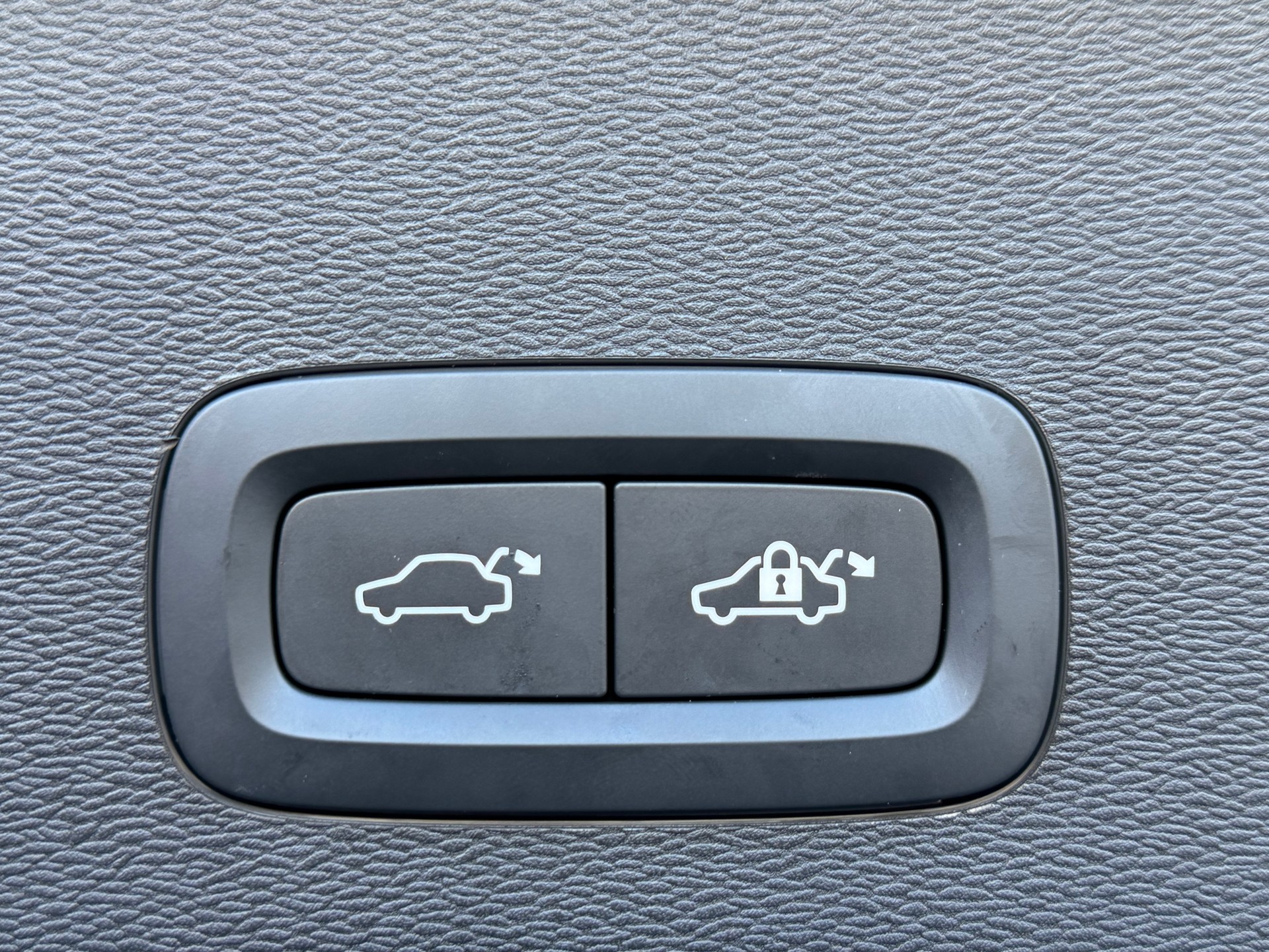 VOLVO C40 Recharge E80 AWD Ultimate HEICO-image-21