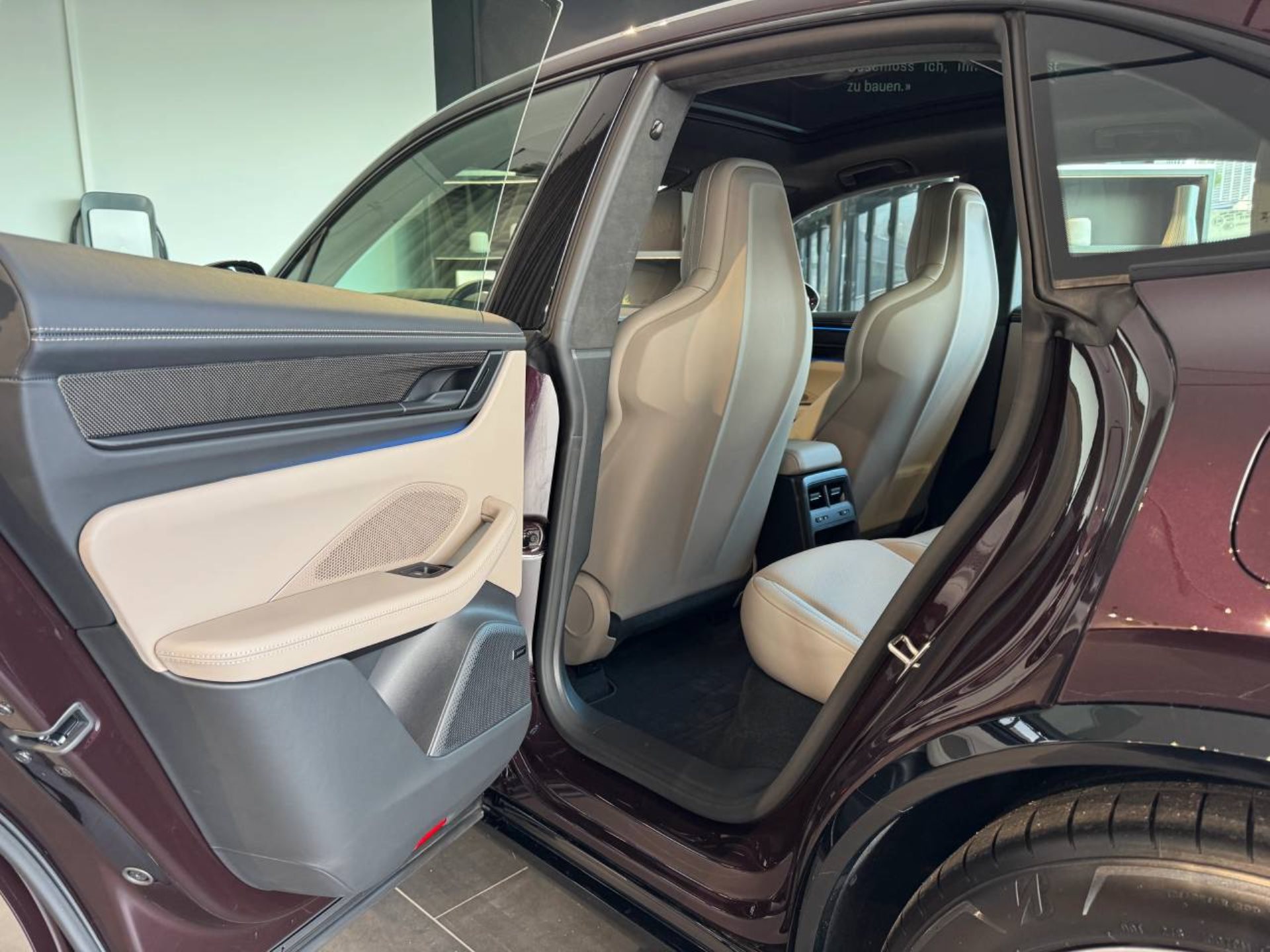 PORSCHE Macan Turbo-image-29