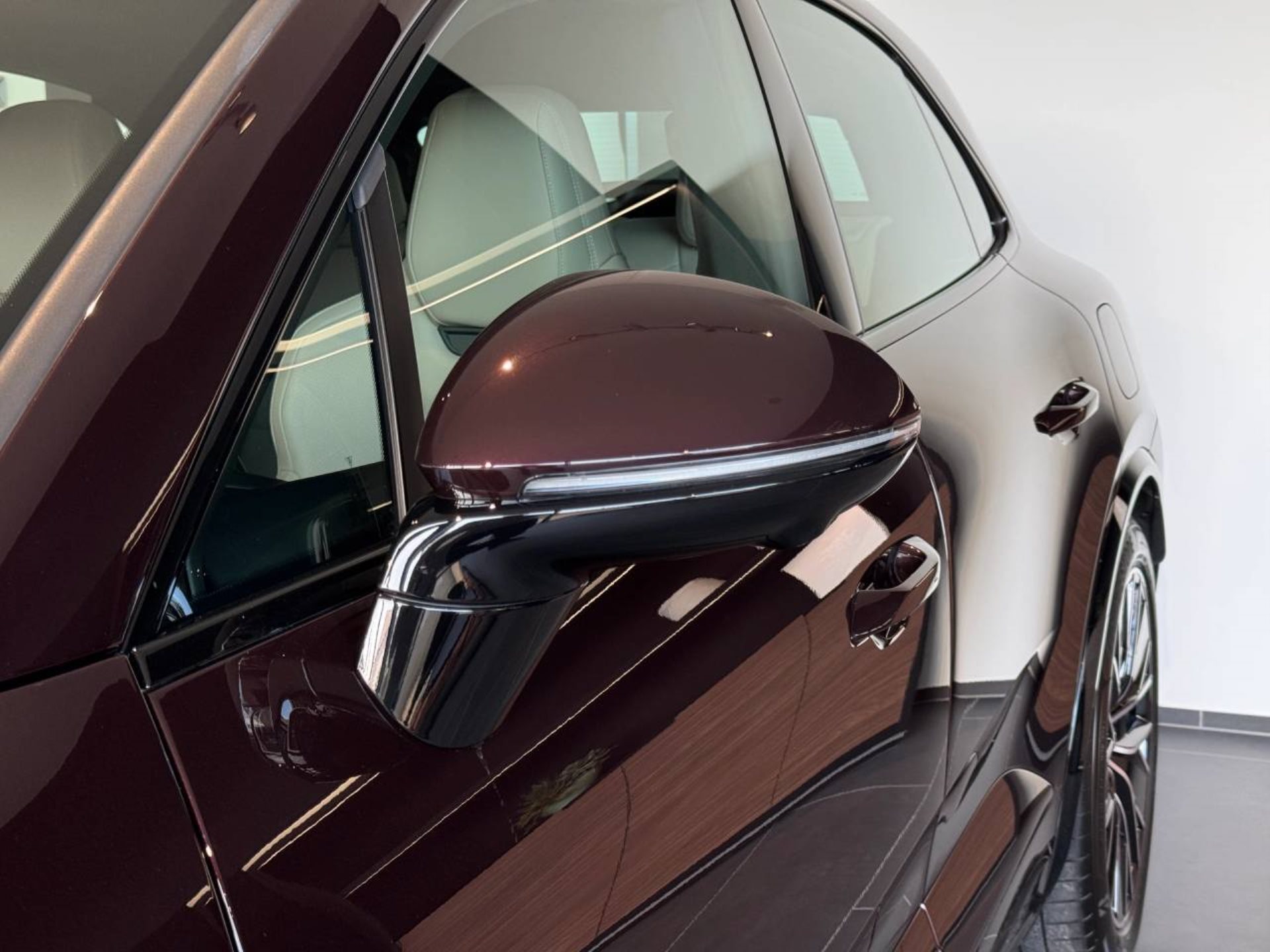 PORSCHE Macan Turbo-image-37