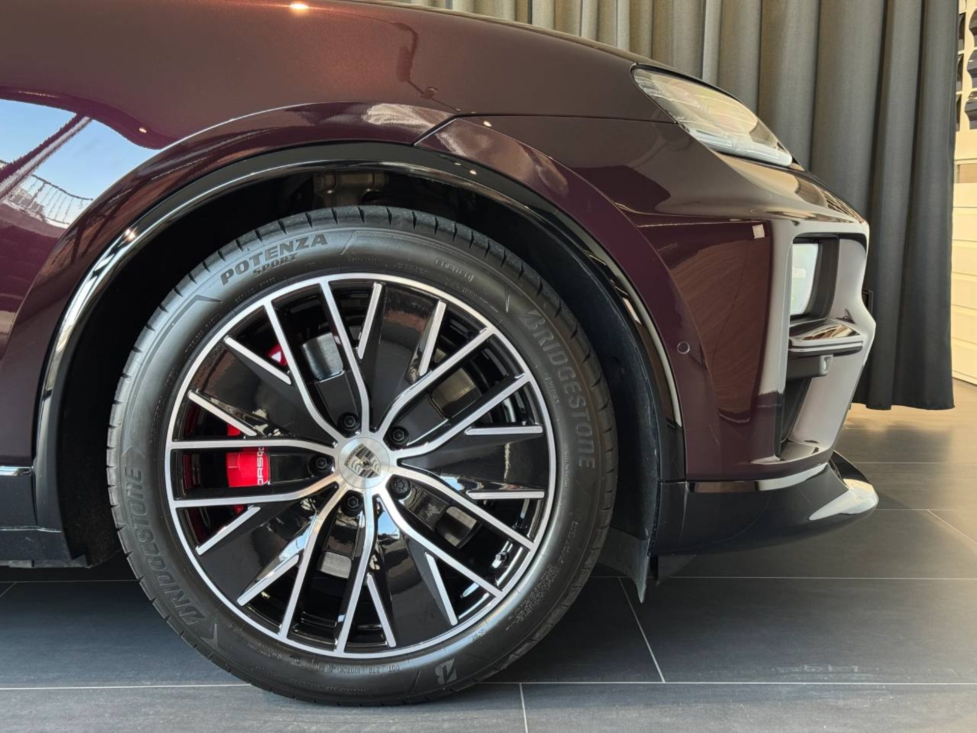 PORSCHE Macan Turbo-image-10