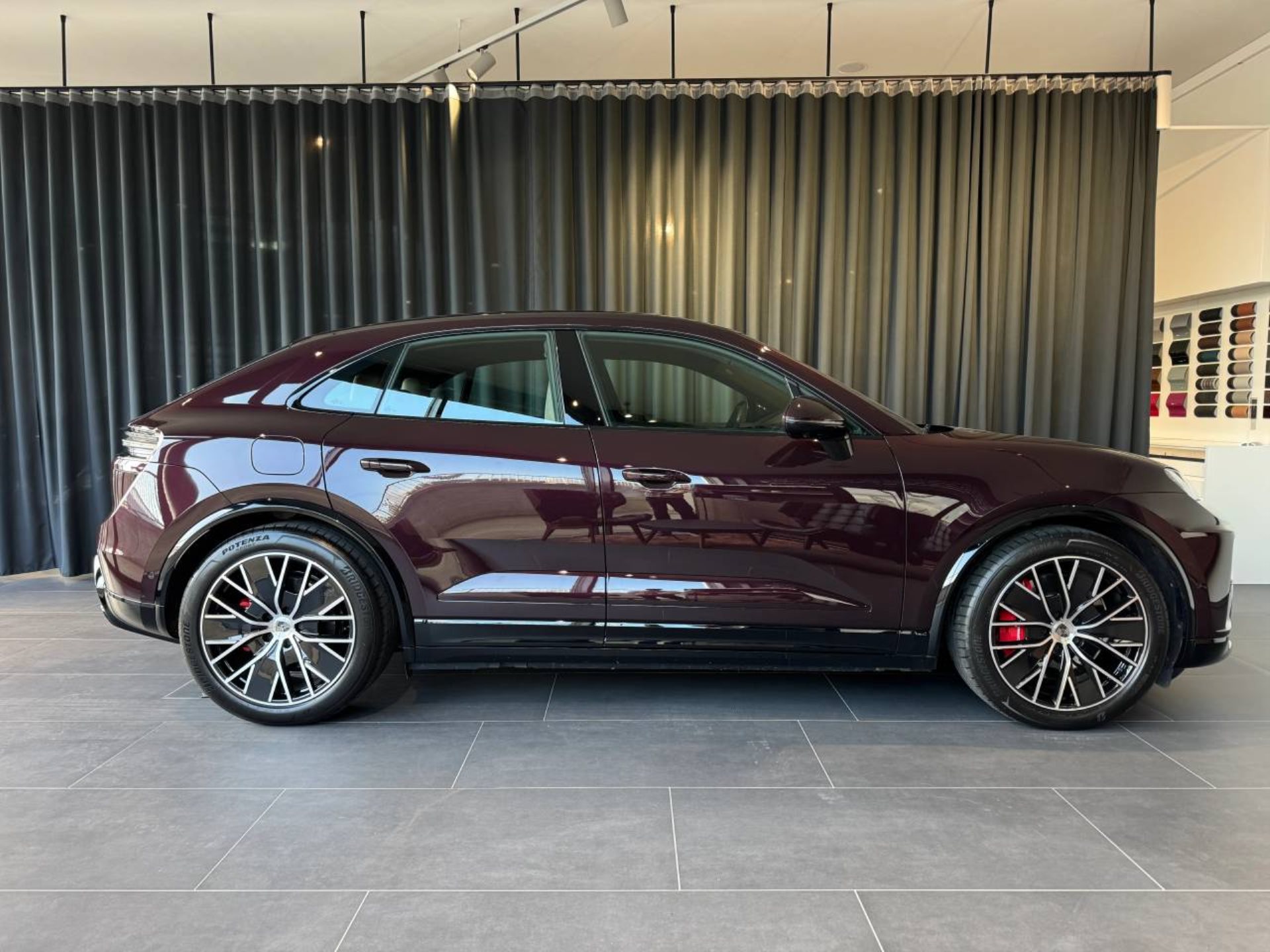 PORSCHE Macan Turbo-image-7